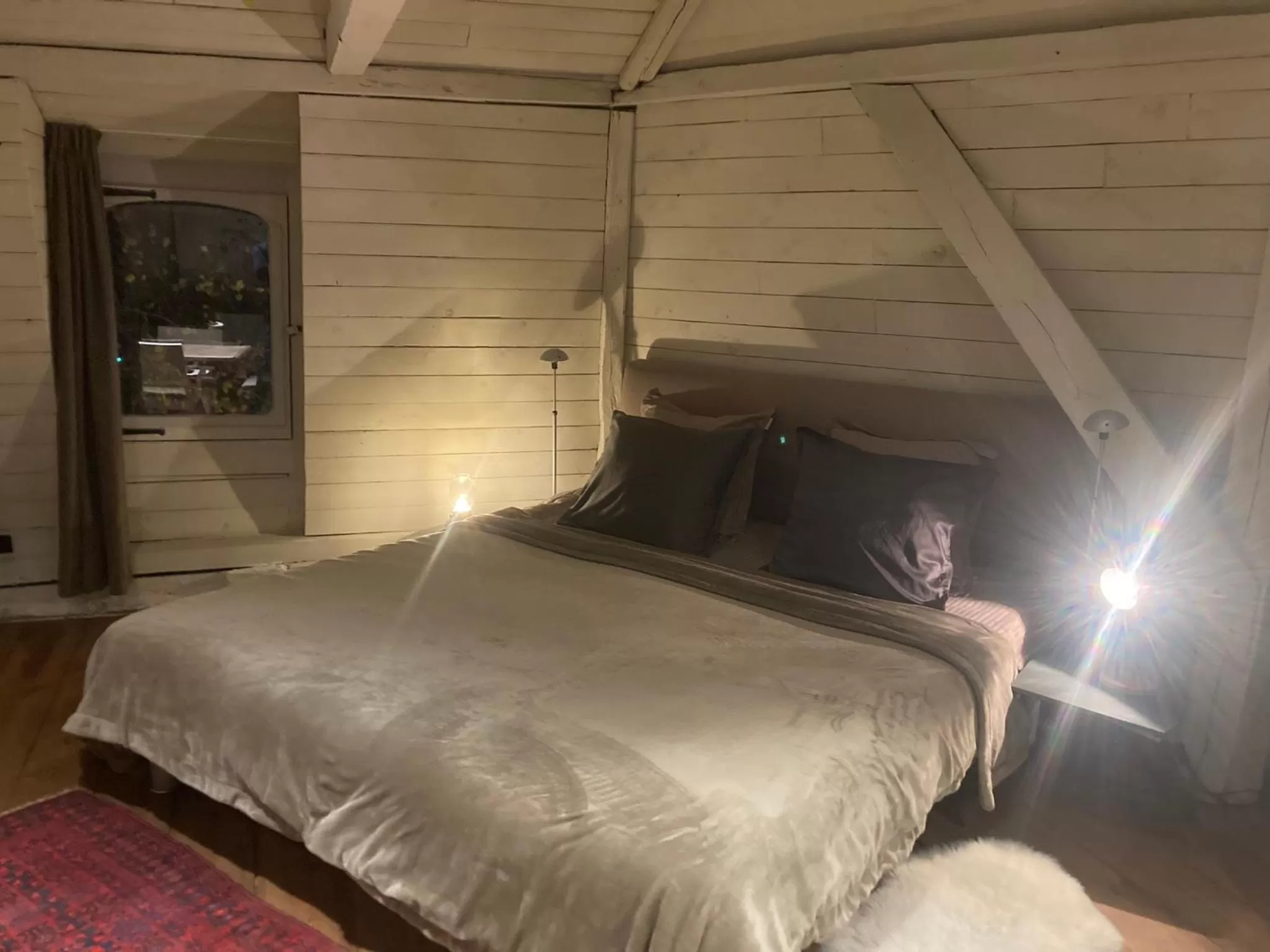 Bed in Canal Central