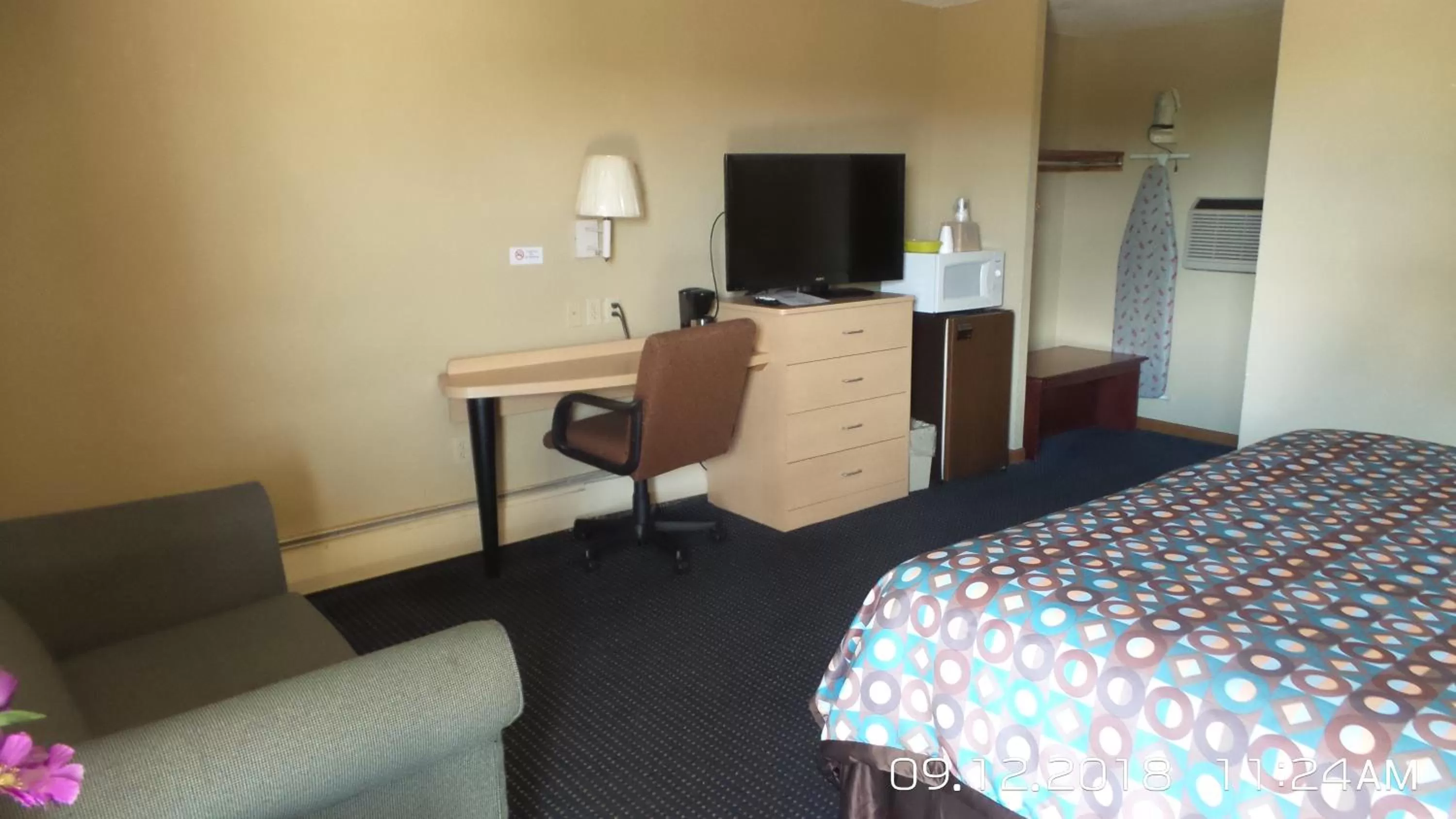 Bed in Rivers EDGE MOTEL