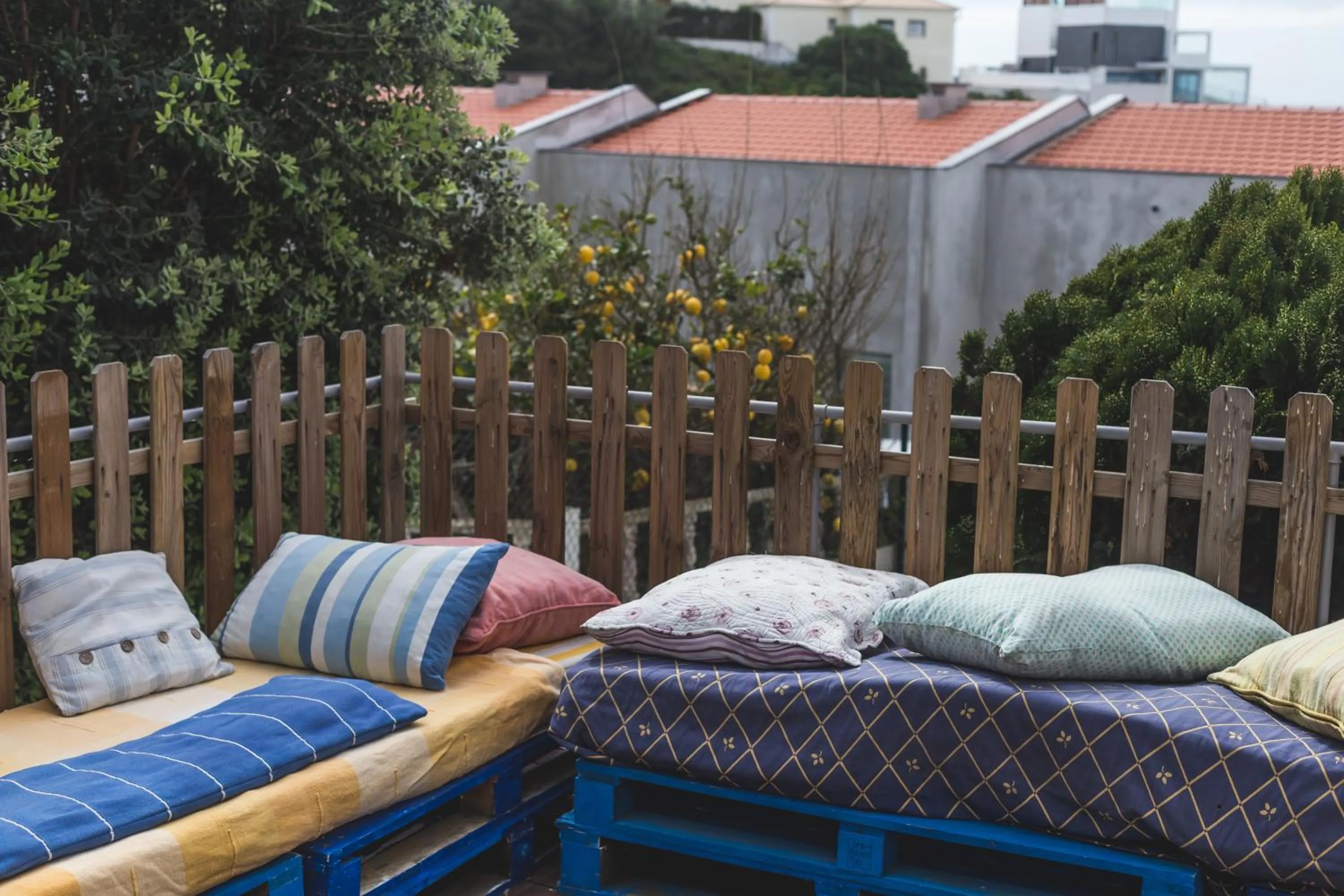 Garden in Ericeira Chill Hill Hostel & Private Rooms - Peach Garden