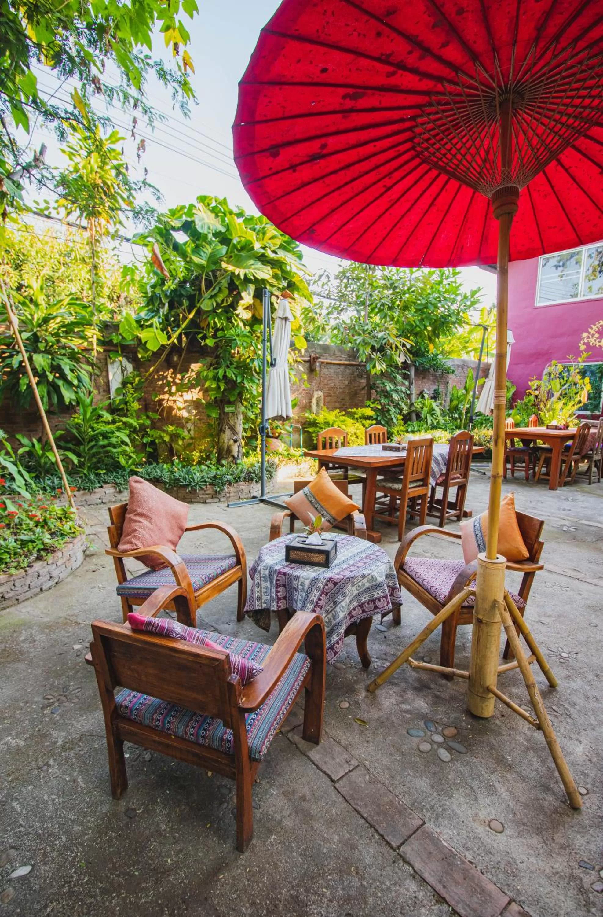 Restaurant/places to eat in Joy's House & Tour