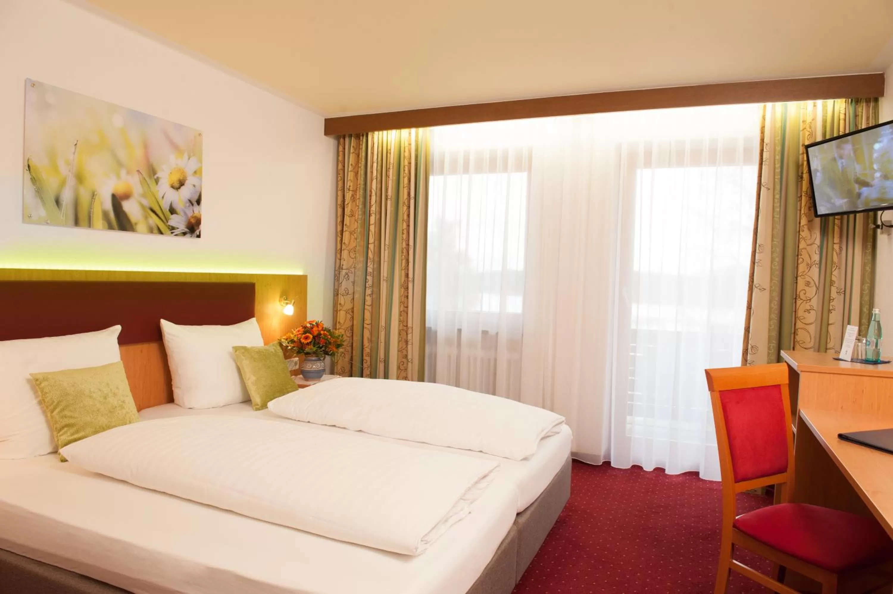 Photo of the whole room, Bed in Hotel Seeblick & Ferienwohnung