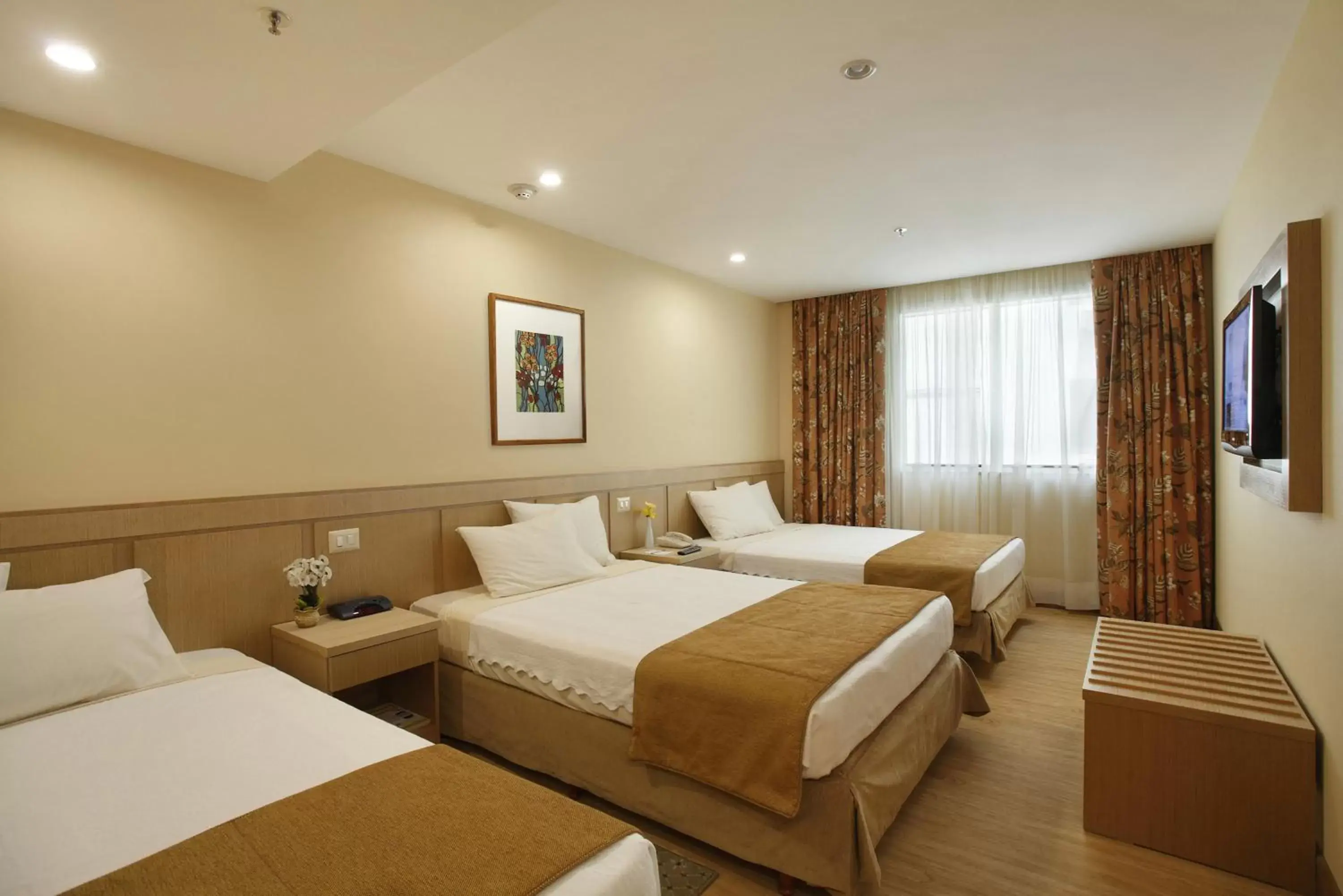 Family Suite (4 Adults + 2 Children) in Windsor Florida Hotel Family Suite (4 Adults + 2 Children) in Windsor Florida Hotel