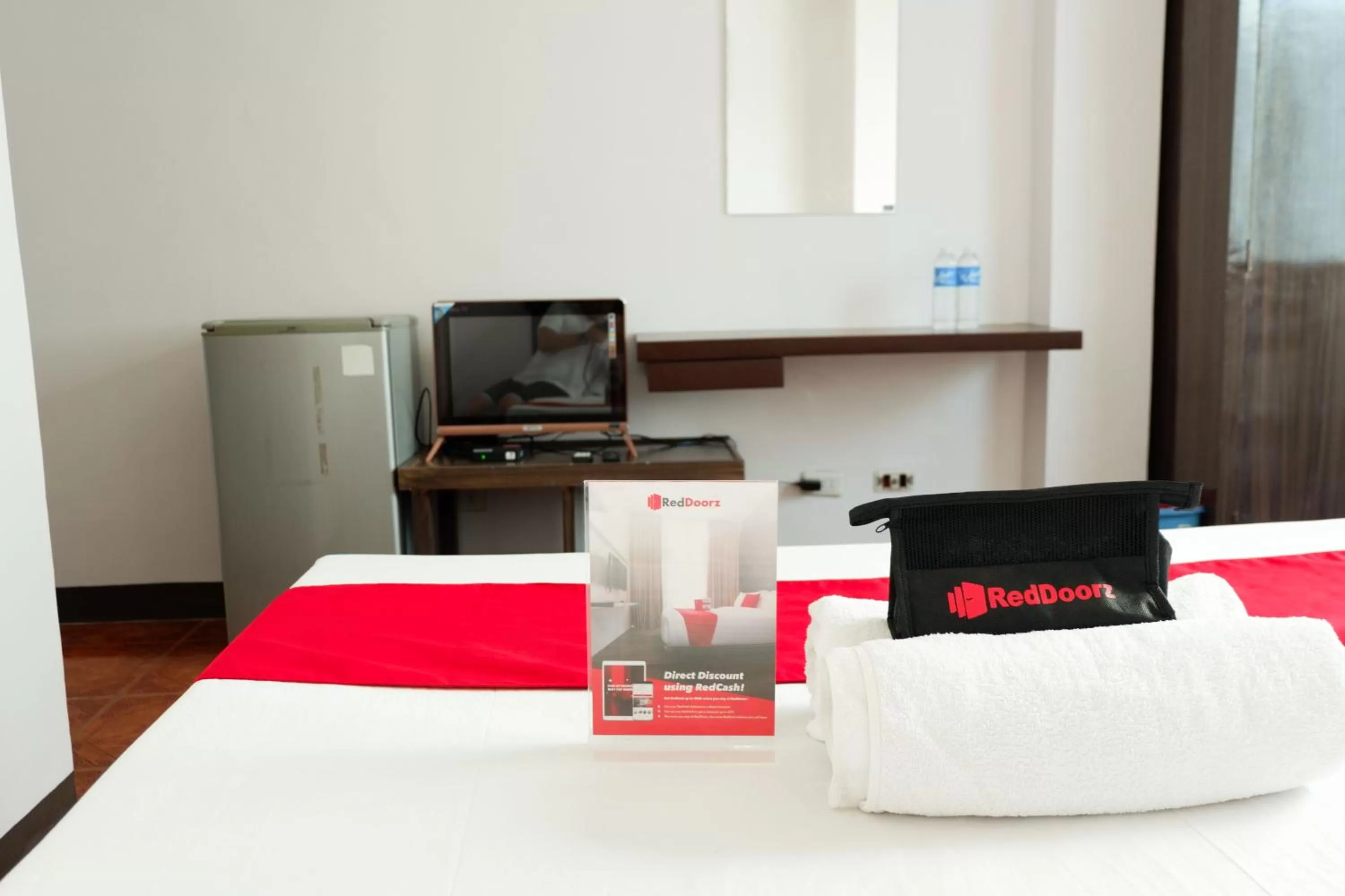 TV and multimedia, Bed in RedDoorz near Maribago Barangay Hall