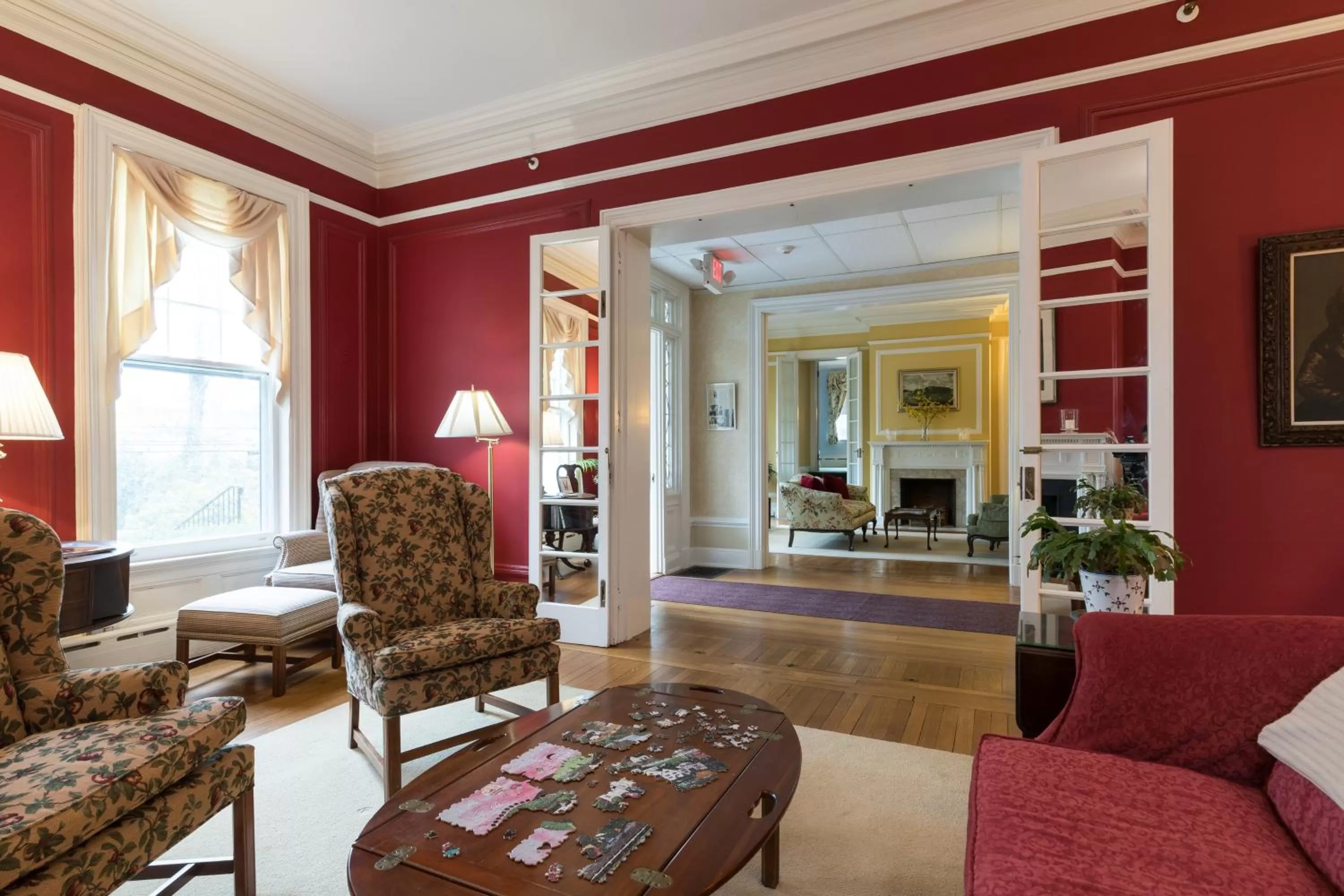 Communal lounge/ TV room in Stanton House Inn