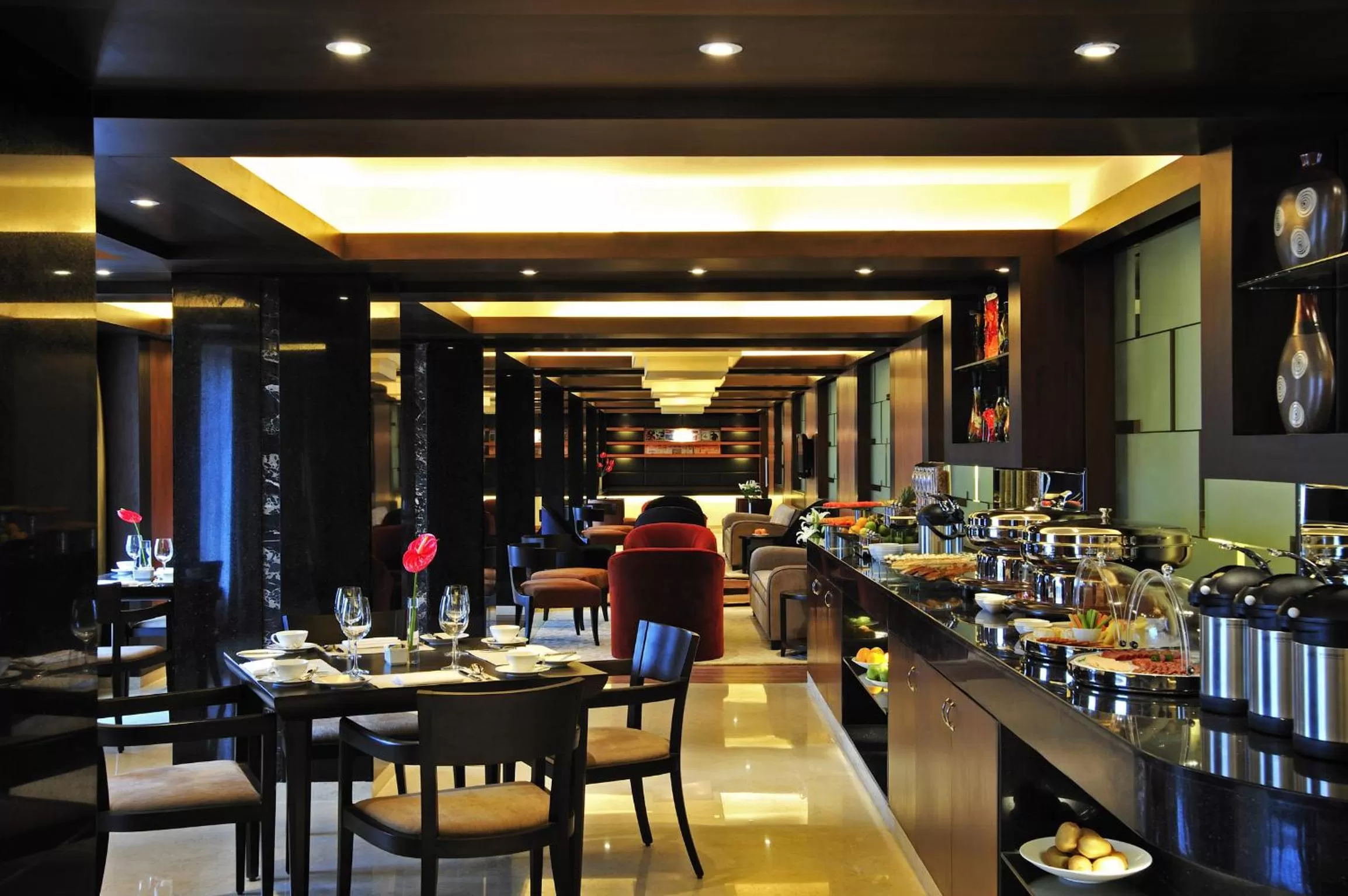 Restaurant/places to eat in Taj Club House