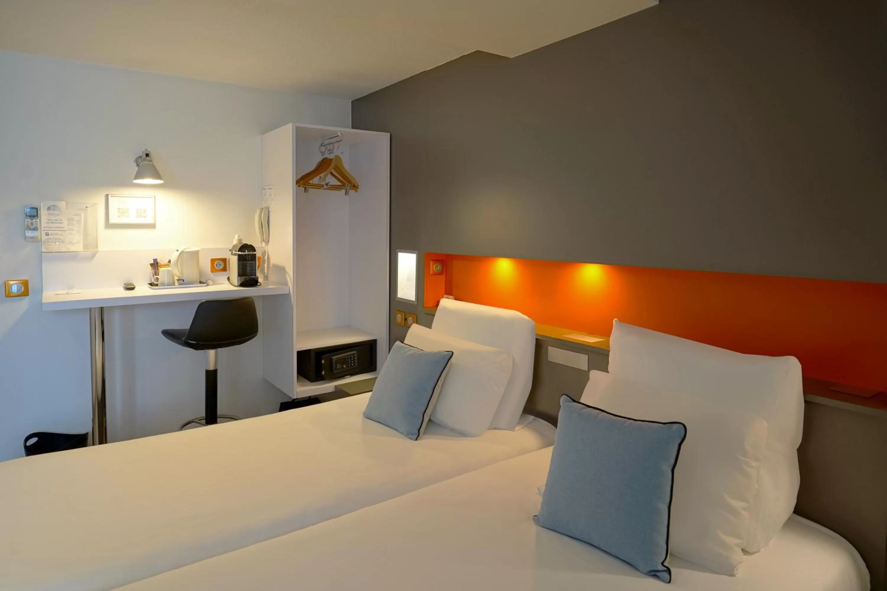 Bedroom, Bed in Hôtel Best Western The Wish Versailles