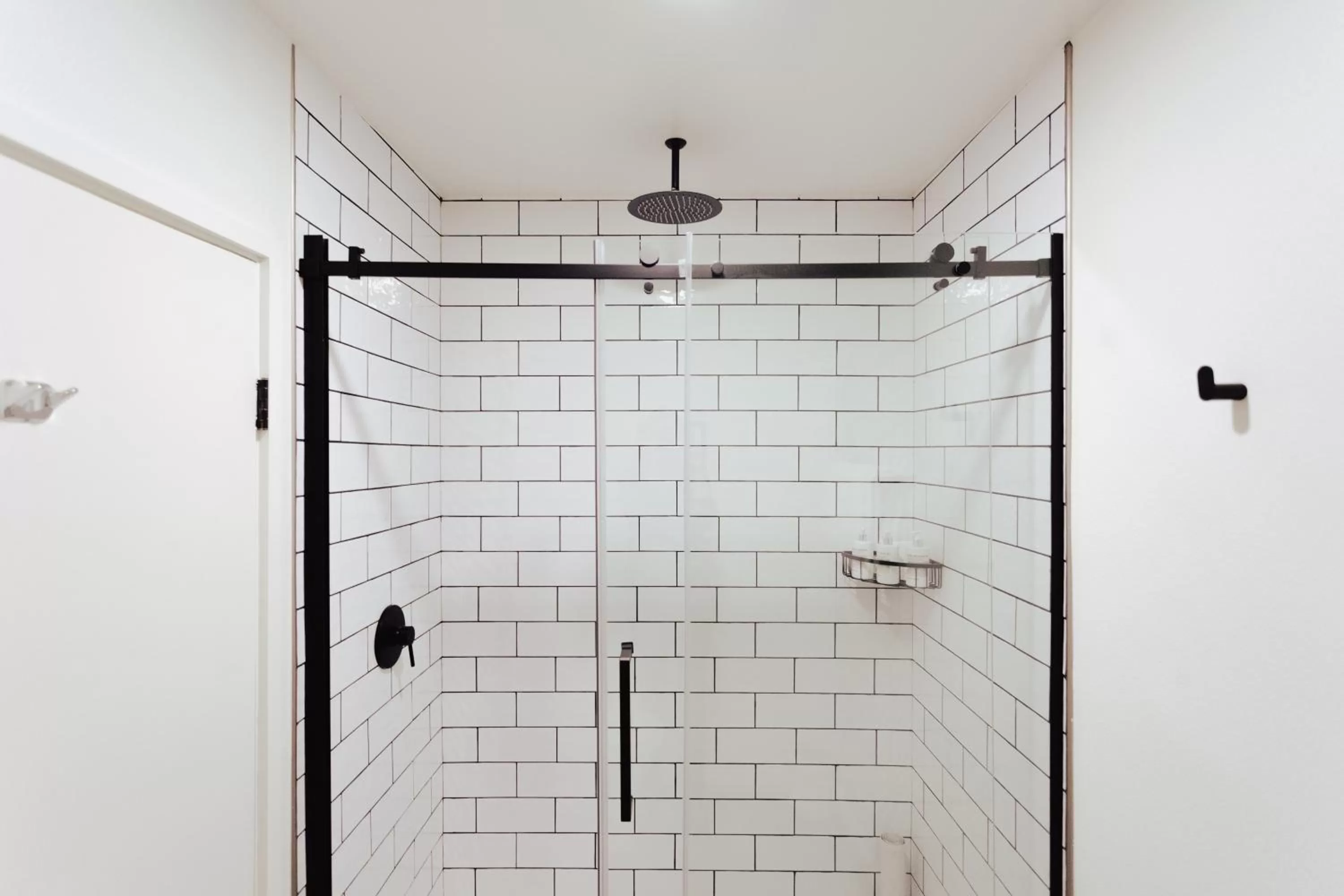 Shower in Vinland Hotel and Lounge