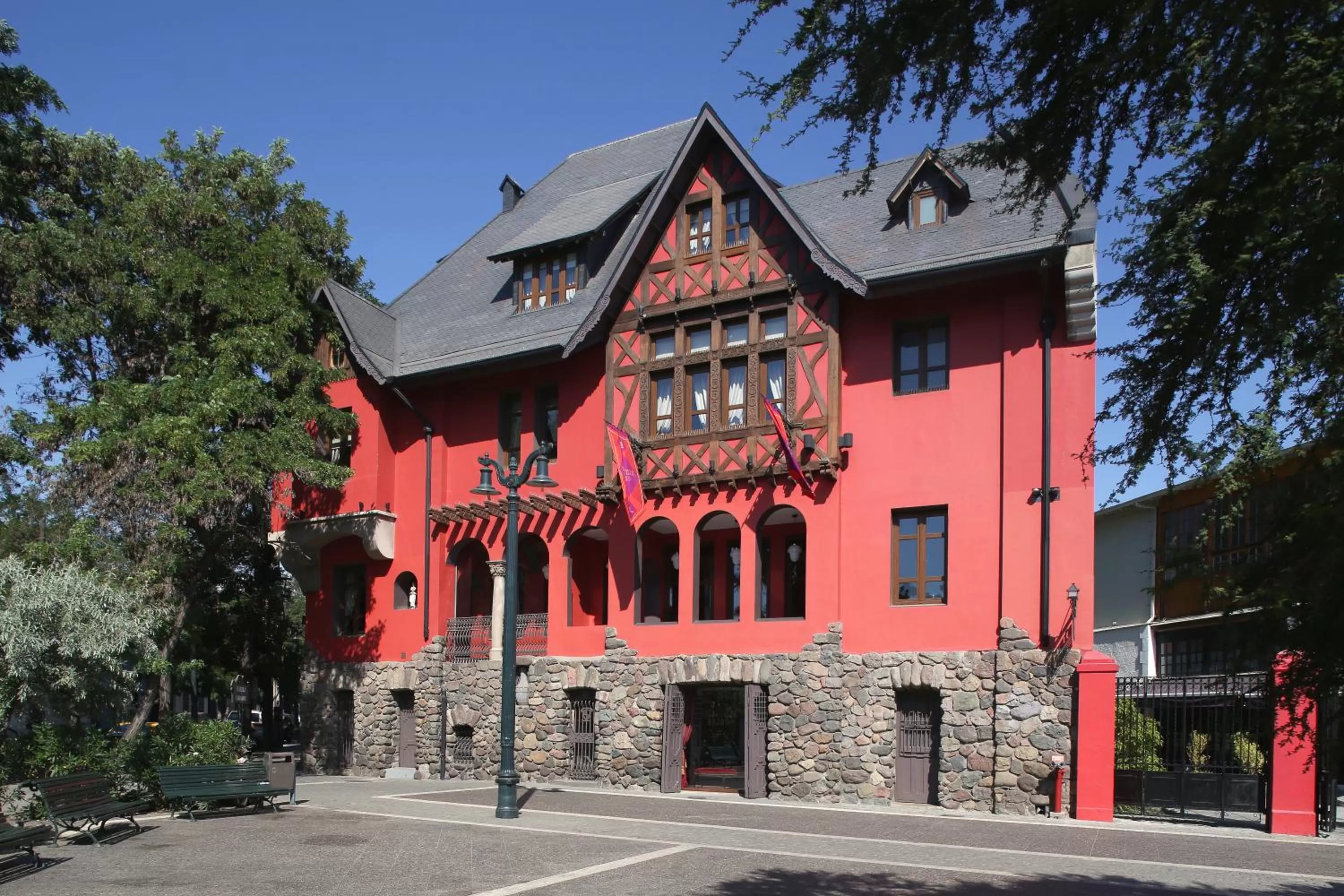 Property building in Hotel Boutique Castillo Rojo