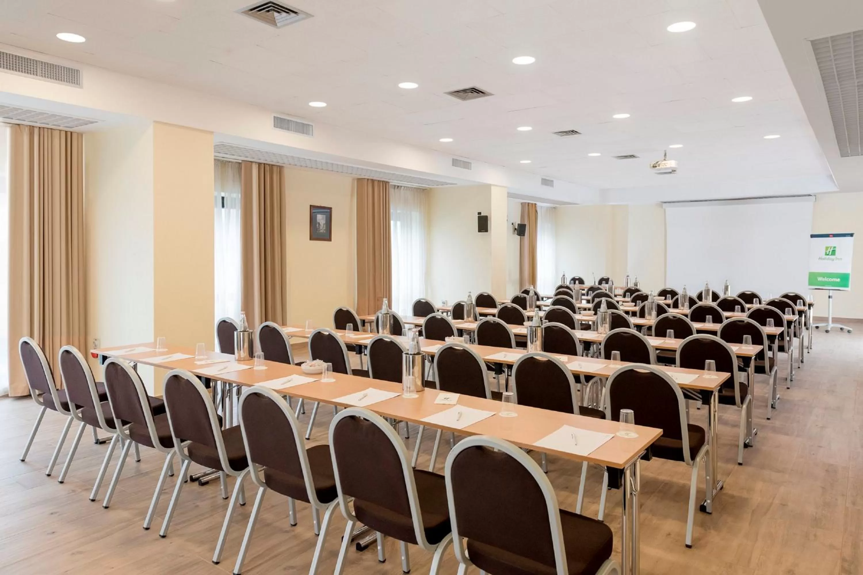 Meeting/conference room in Holiday Inn Naples by IHG