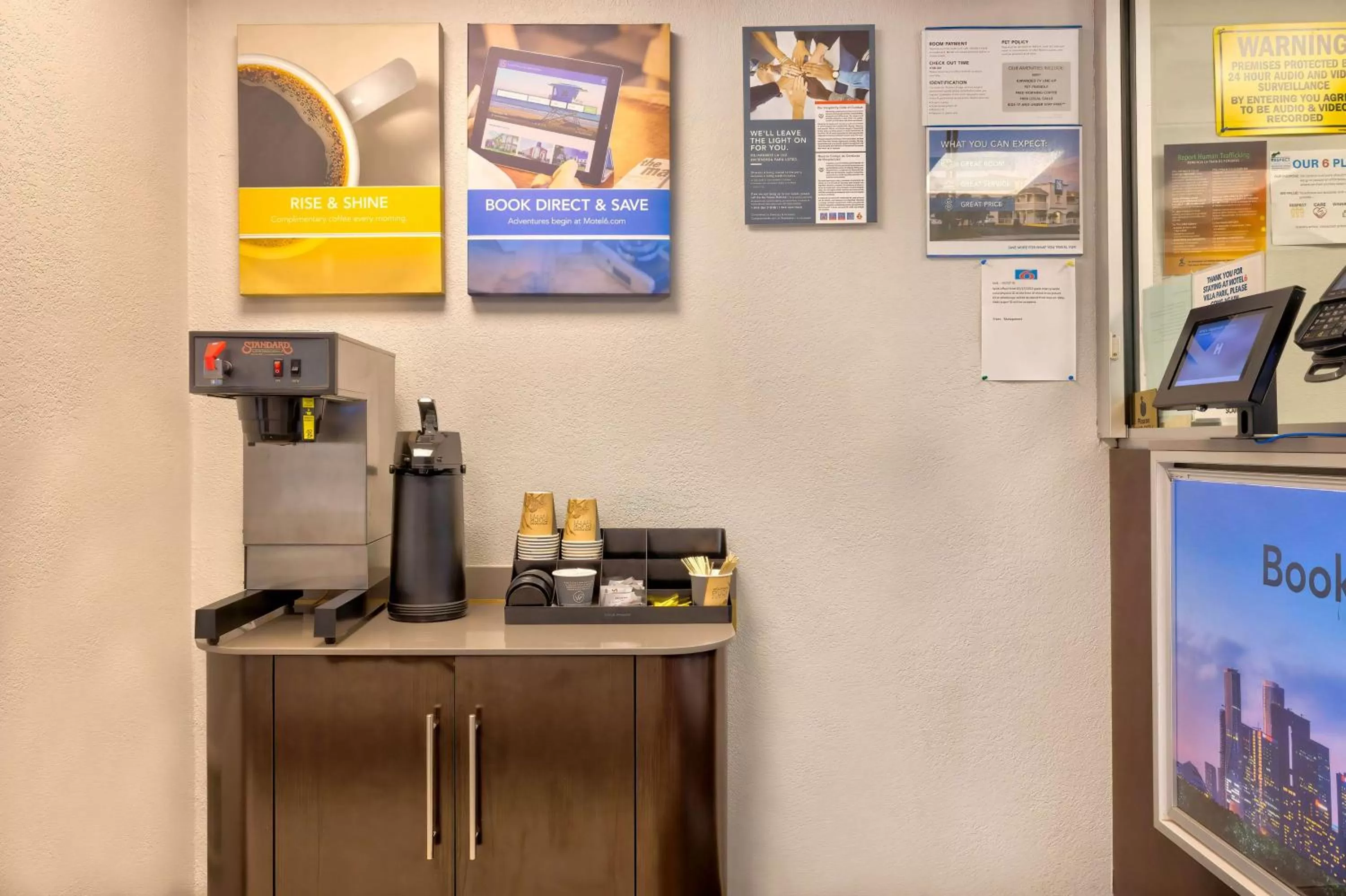 Lobby or reception in Motel 6-Villa Park, IL - Chicago West