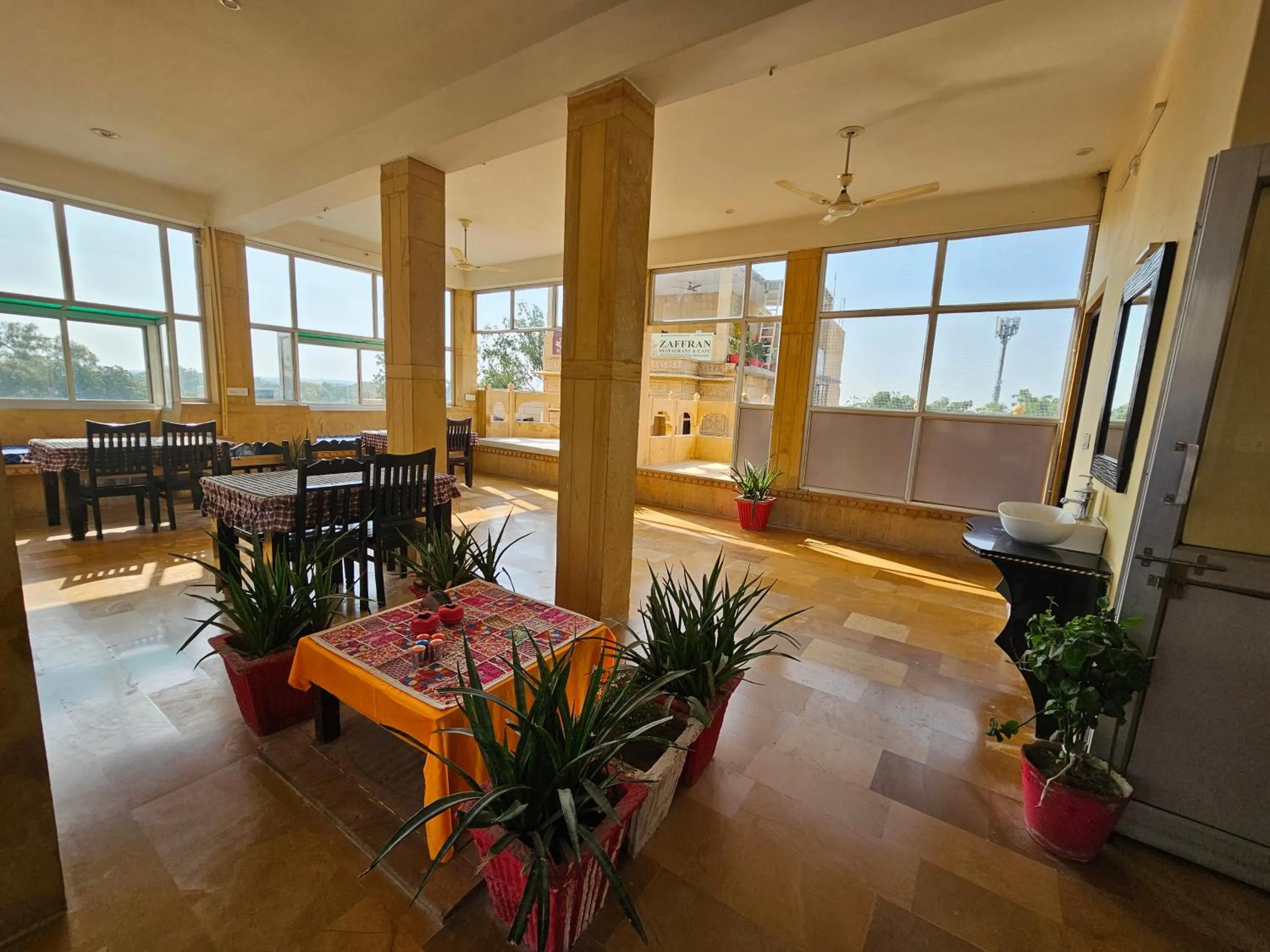 Restaurant/places to eat in Hotel Royal Haveli