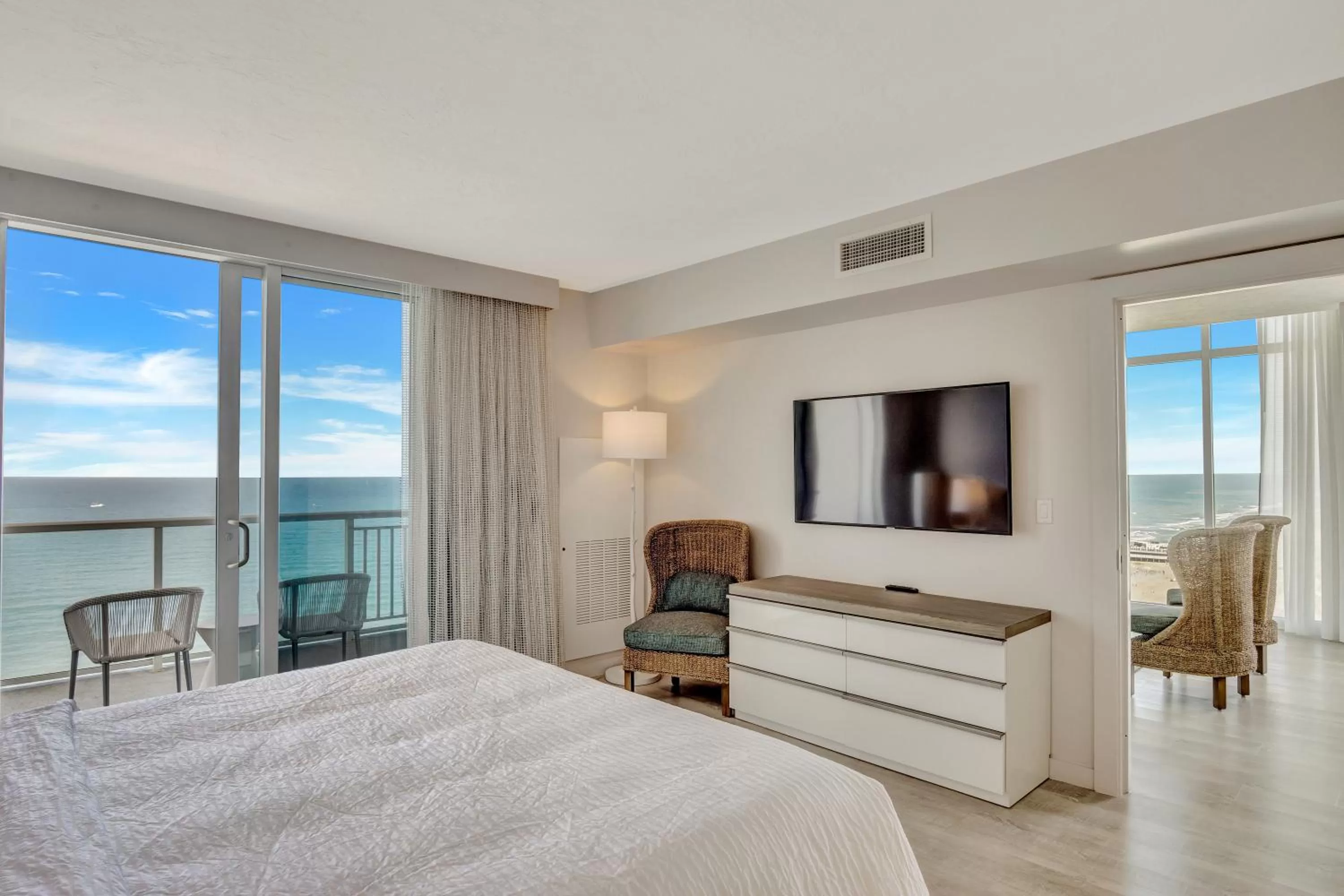 Photo of the whole room, Bed in Daytona Grande Oceanfront Resort