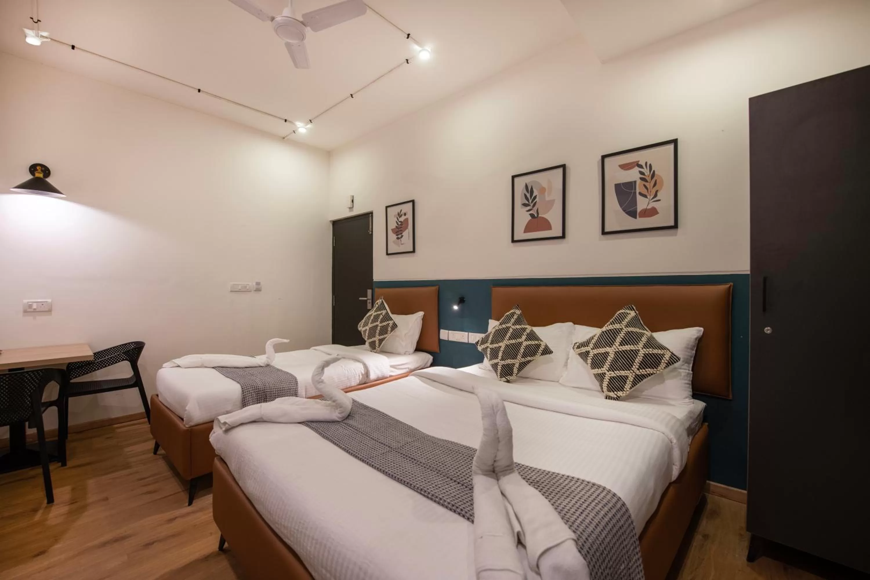 Bed in Convastay Prestige- Near Apollo Hospital & US Consulate