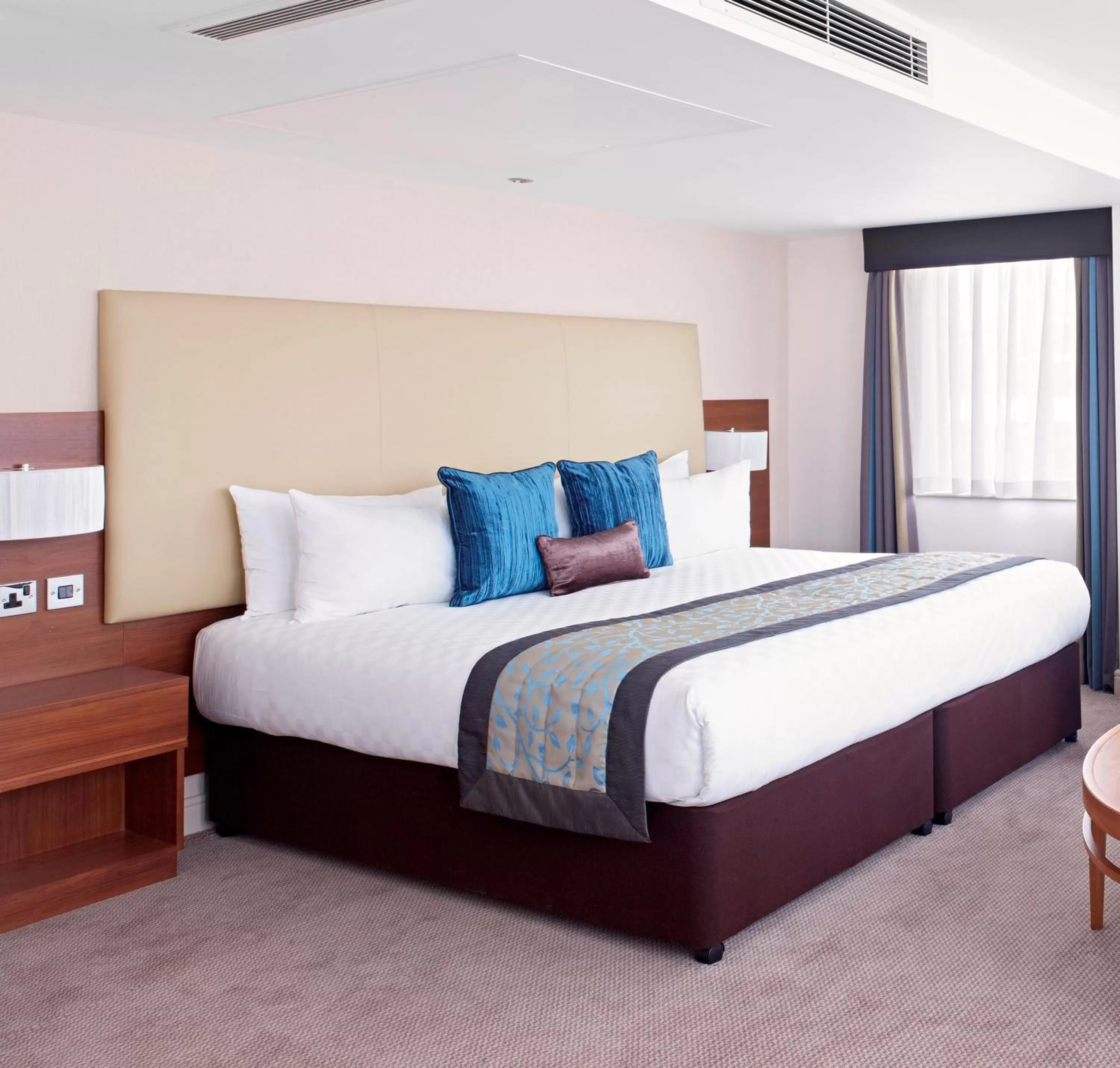 Bed in Thistle Trafalgar - Leicester Square