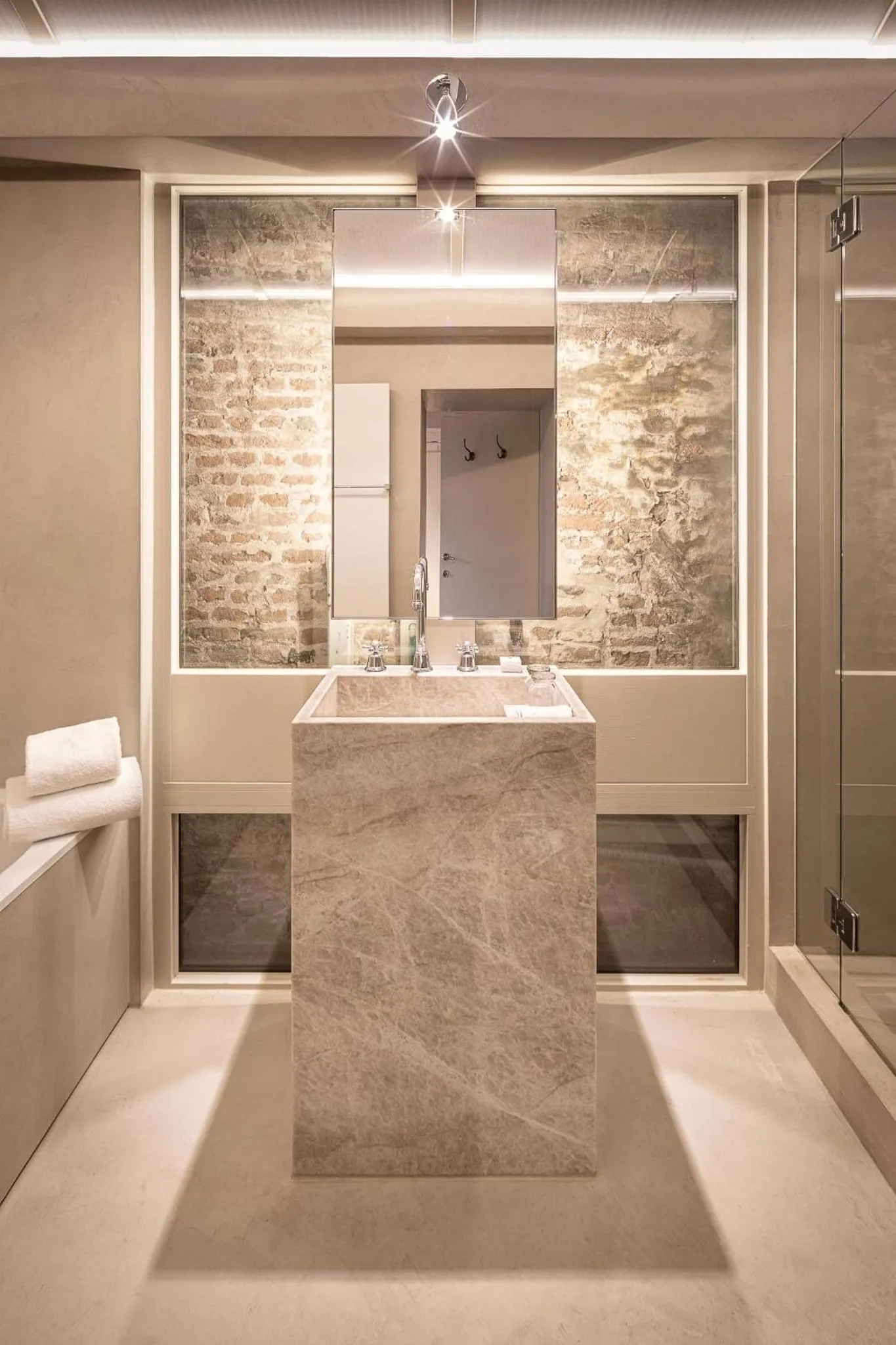 Bathroom in De Tuilerieën - Small Luxury Hotels of the World