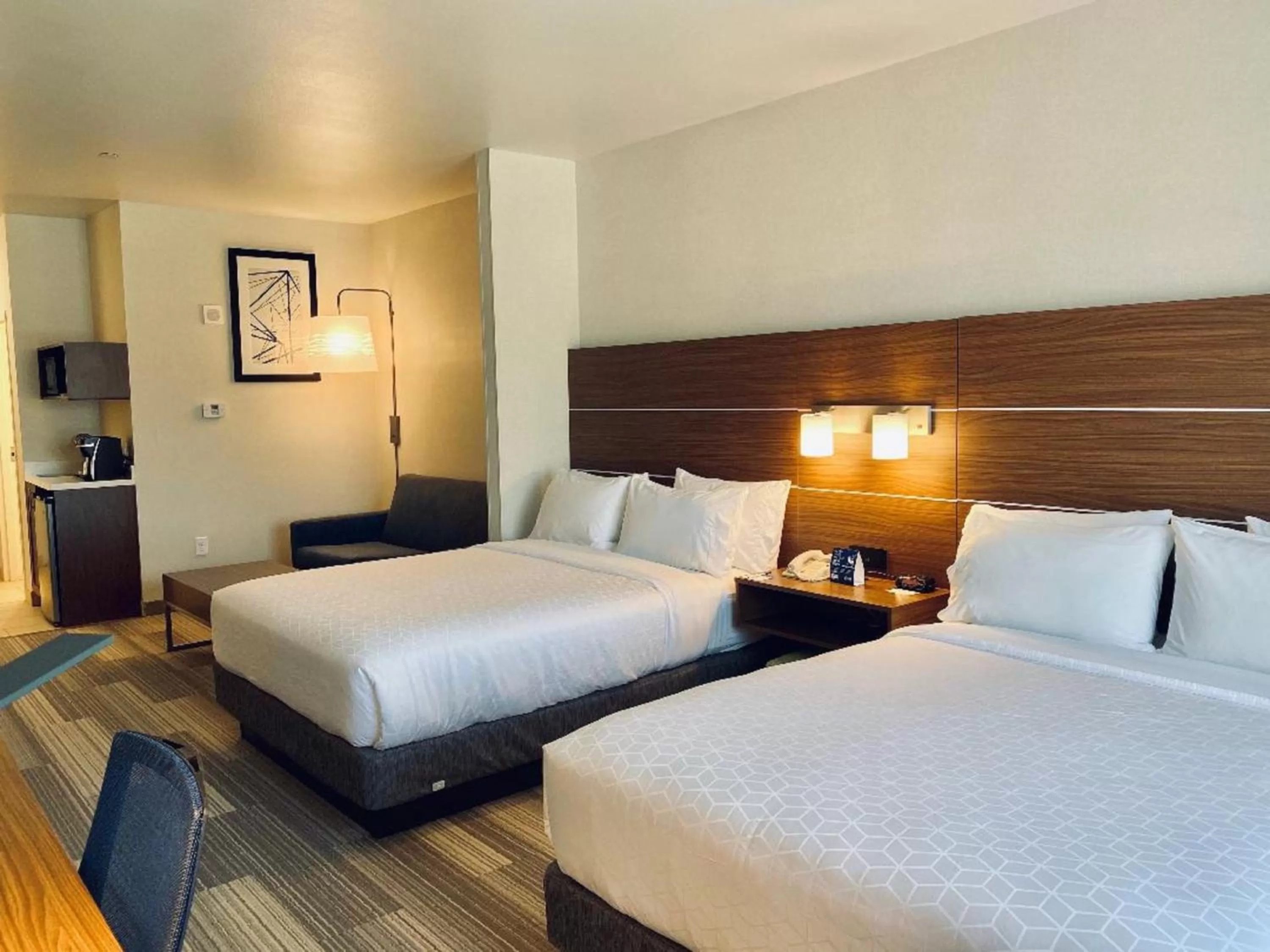 Bedroom, Bed in Holiday Inn Express & Suites Beaumont - Oak Valley by IHG