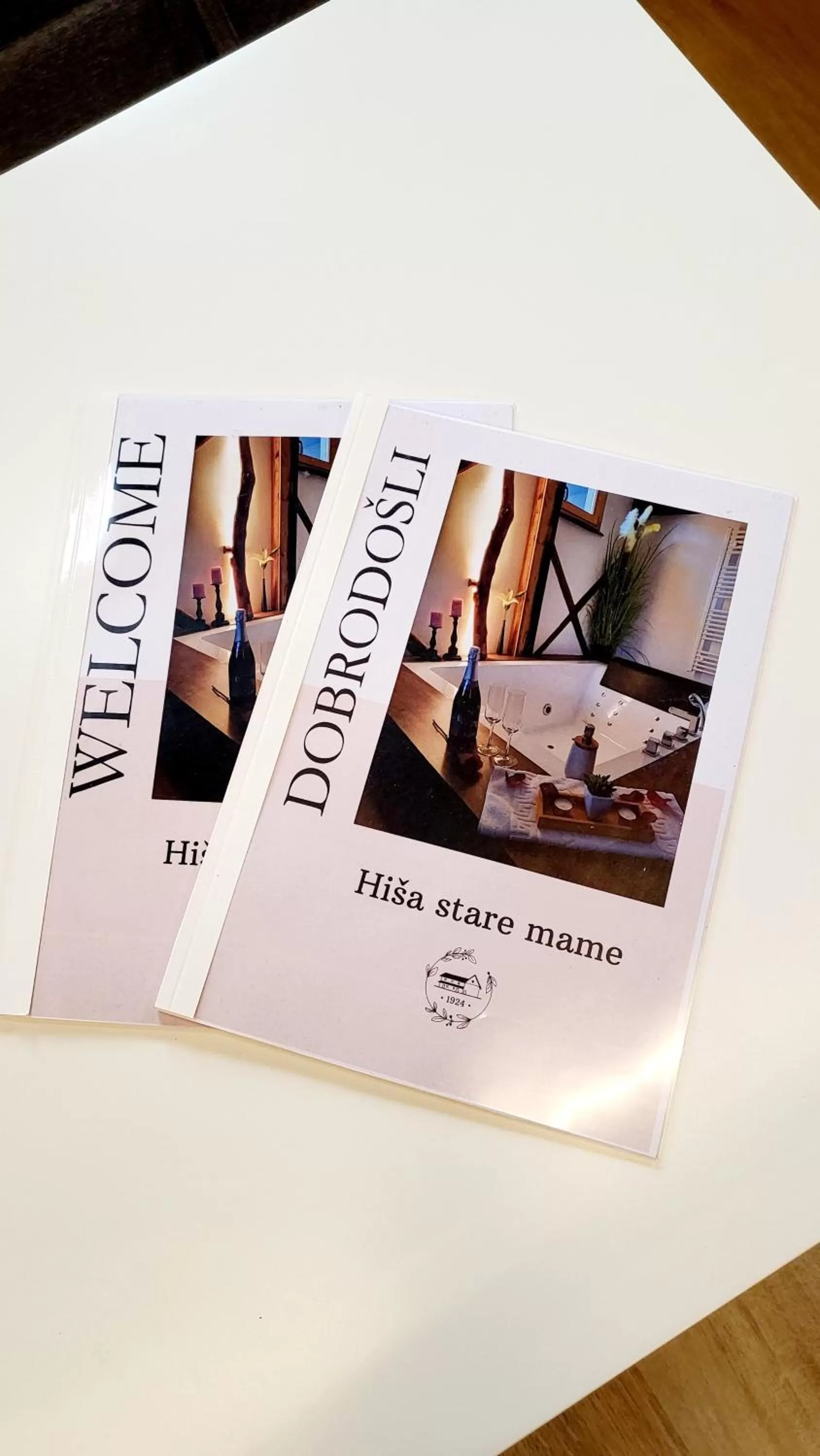 Property logo or sign in Hiša stare mame