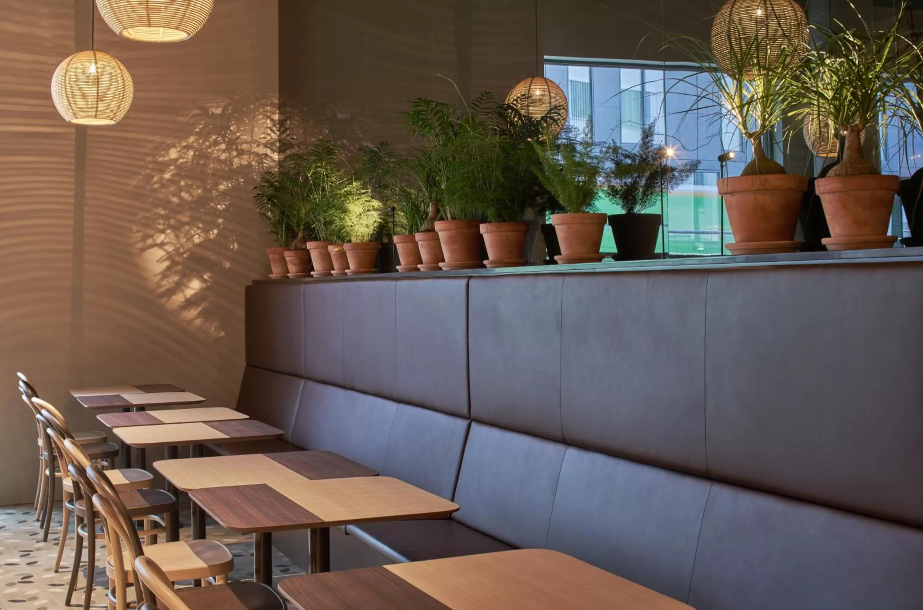 Restaurant/places to eat in Zander K Hotel