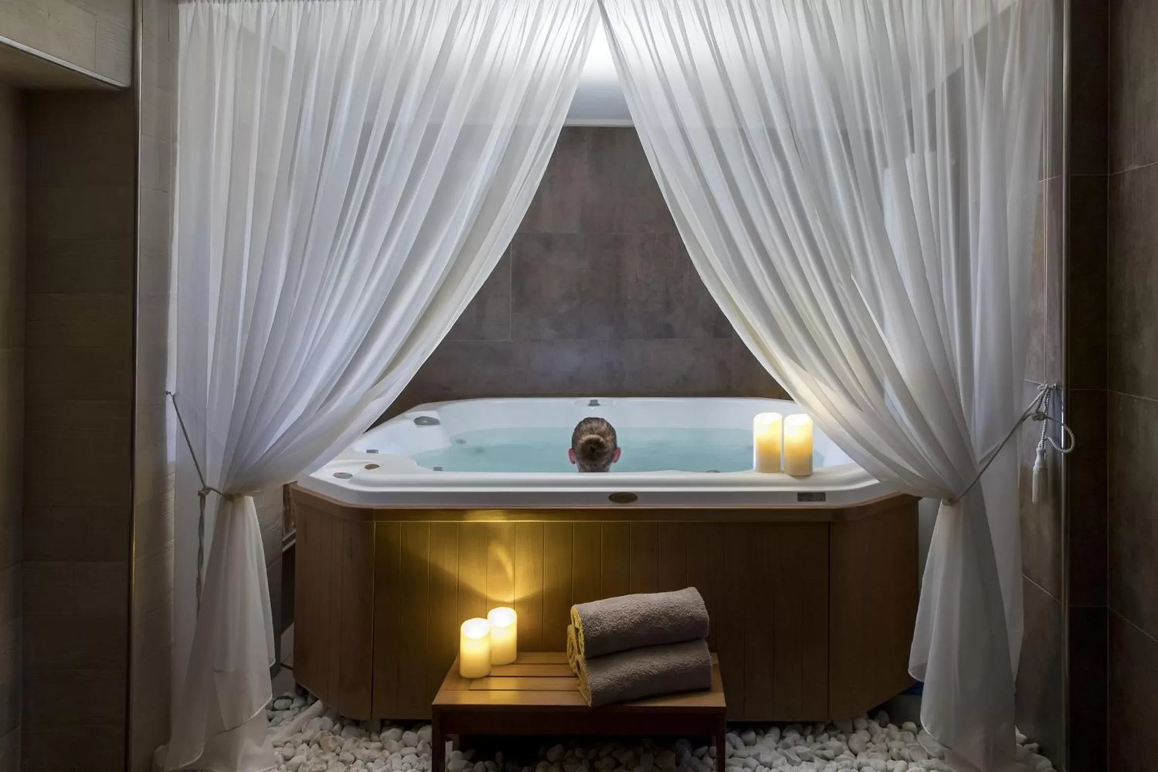 Hot Tub, Bed in Palazzo Dei Mercanti - Dimora & Spa