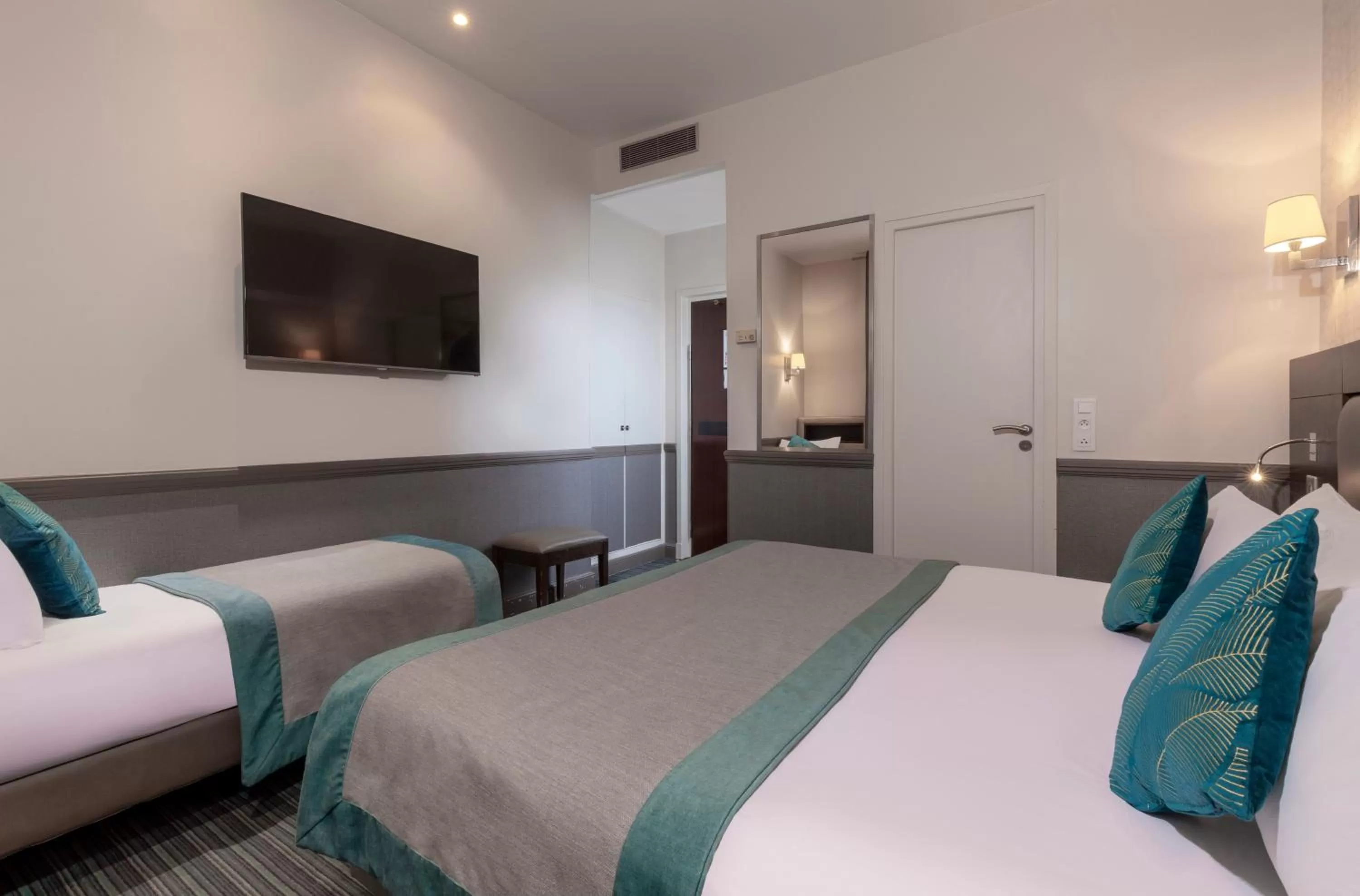 TV and multimedia, Bed in Elysées Ceramic