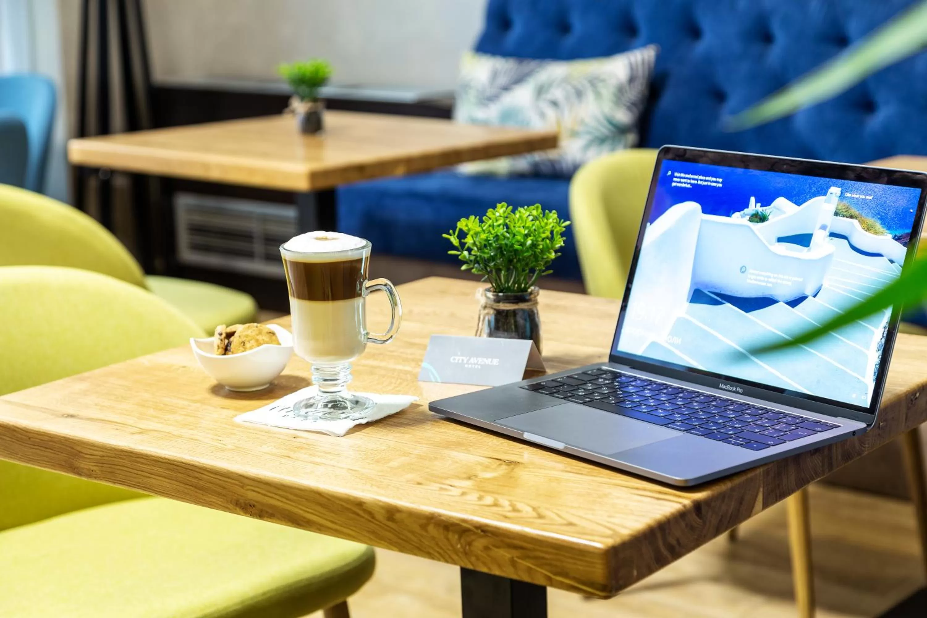 Lounge or bar in City Avenue Hotel by HMG-Free Parking-Free Wi-Fi