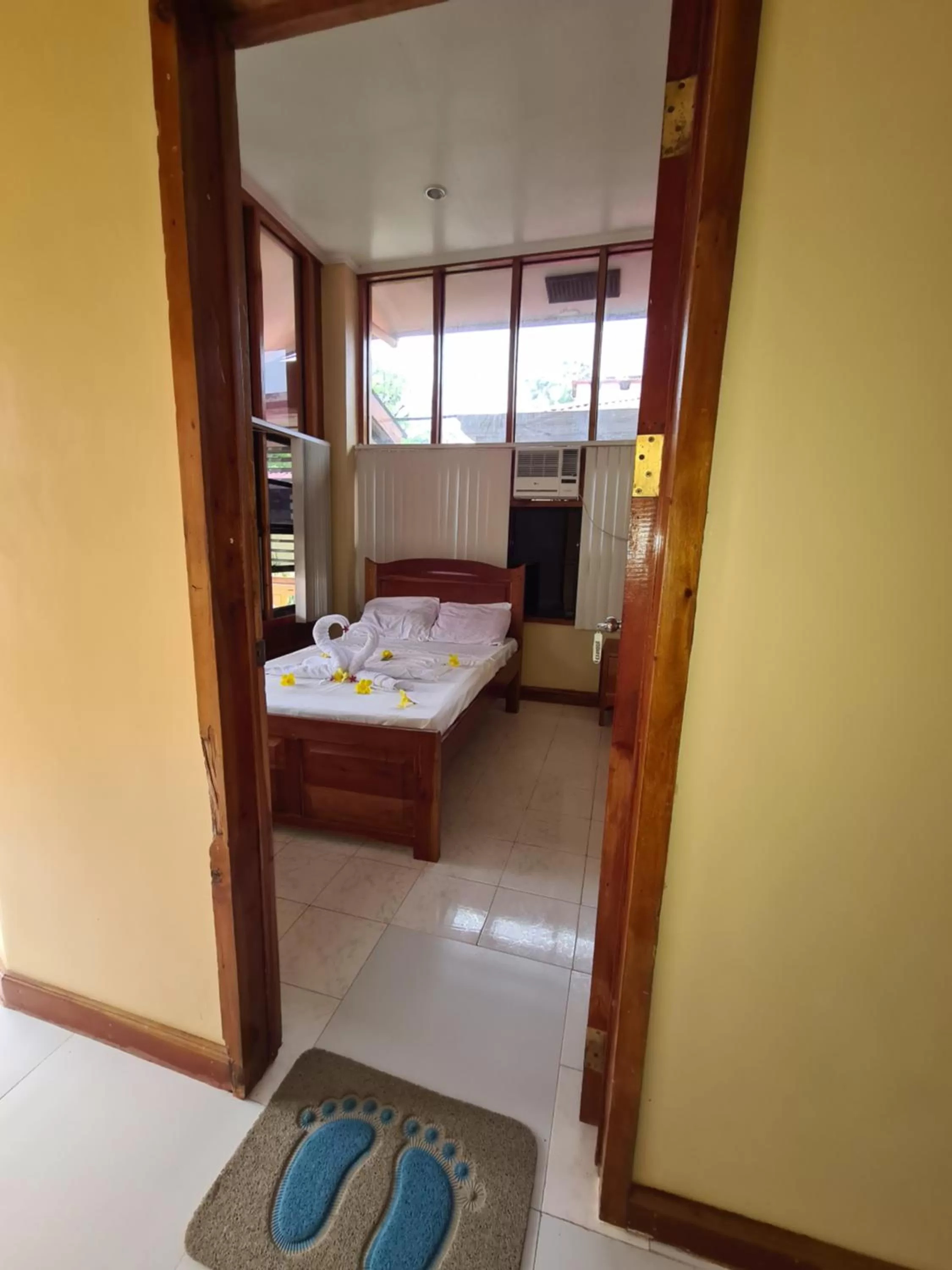 Bedroom, Bed in La-Familia Guest House