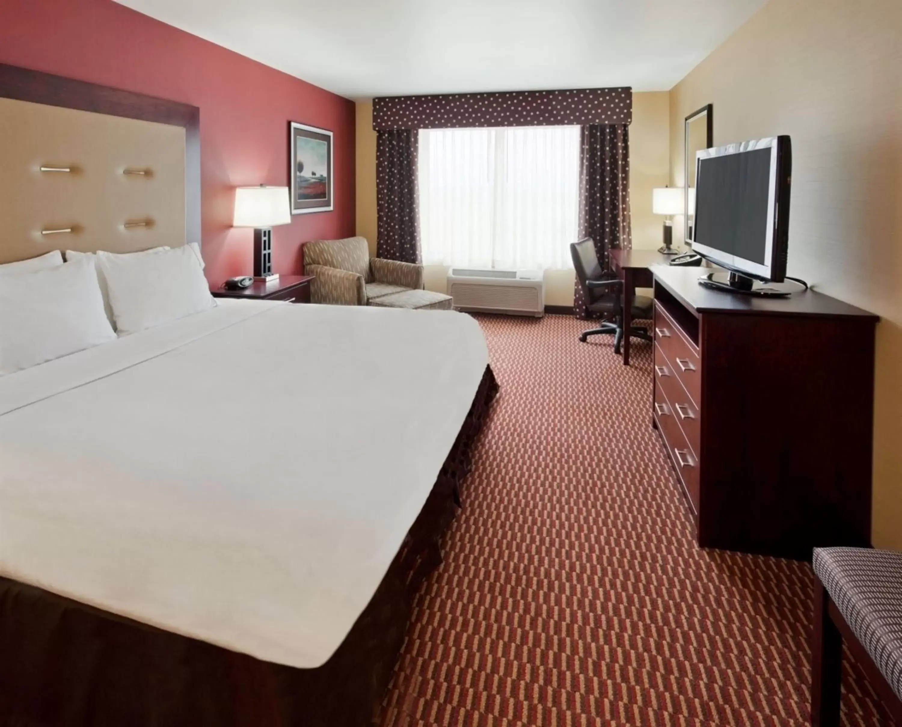 Standard King Room in Holiday Inn Express and Suites Great Falls by IHG Standard King Room in Holiday Inn Express and Suites Great Falls by IHG