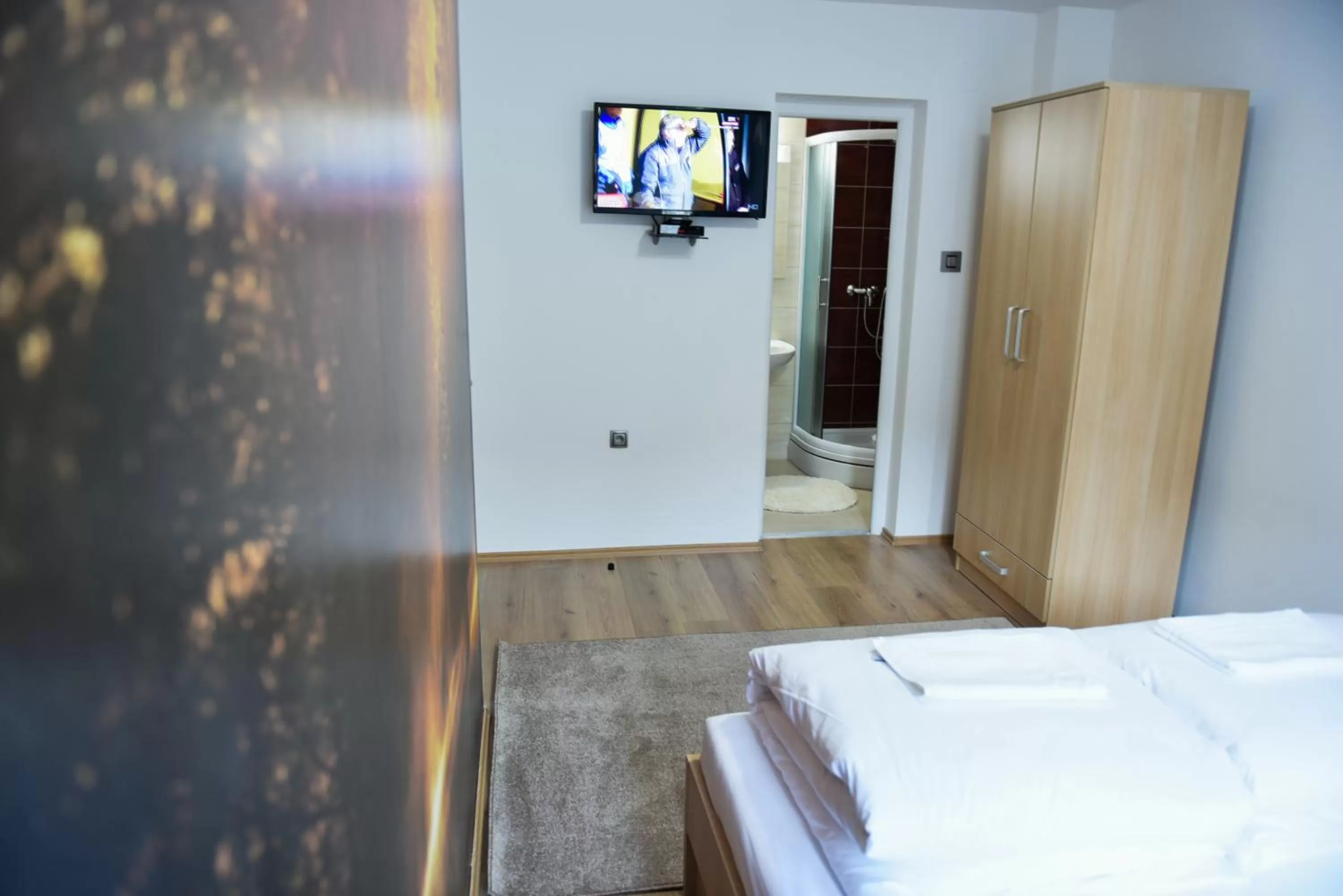 TV and multimedia, Bed in Motel Alibi