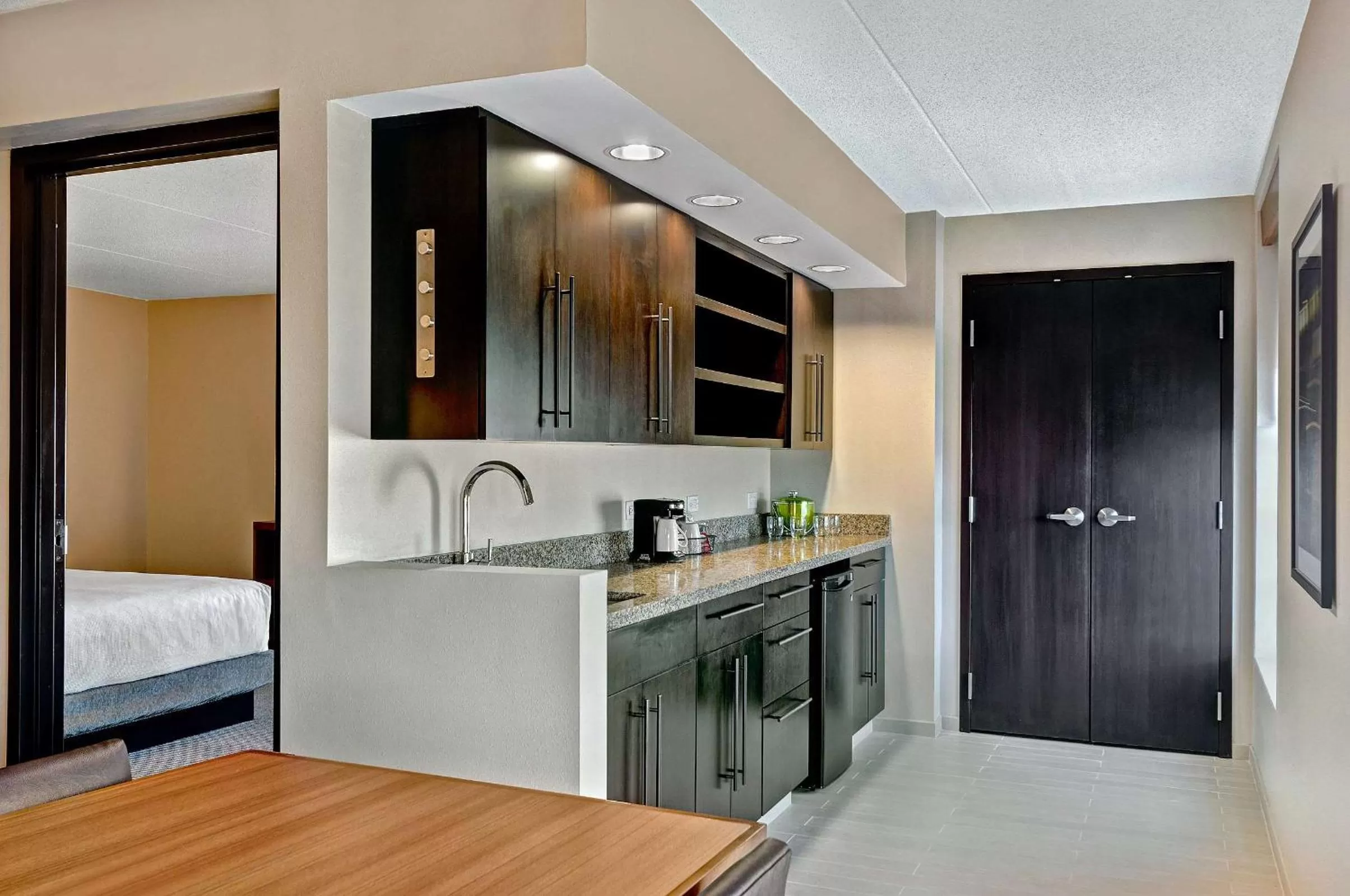 One-Bedroom King Suite with Roll-In Shower - Disability Access in Hyatt Place Fredericksburg at Mary Washington