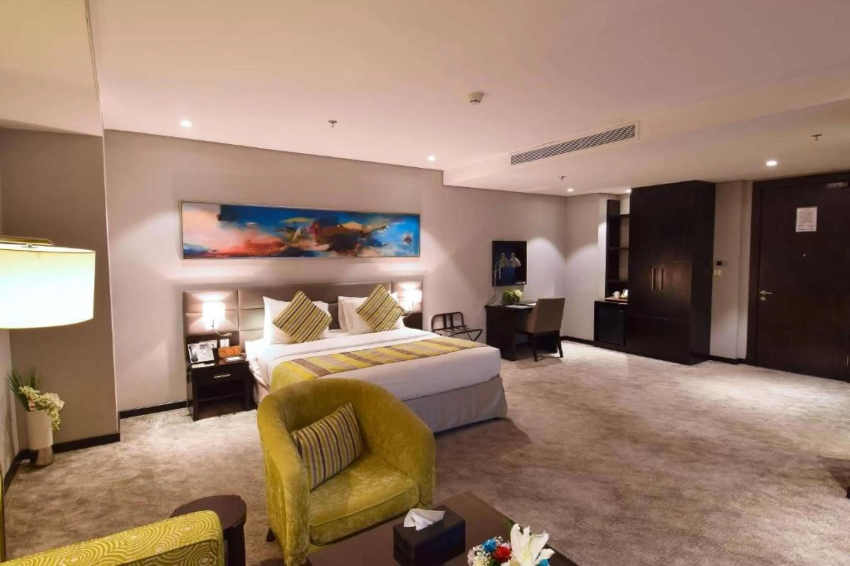 Photo of the whole room, Bed in Best Western Plus Fursan