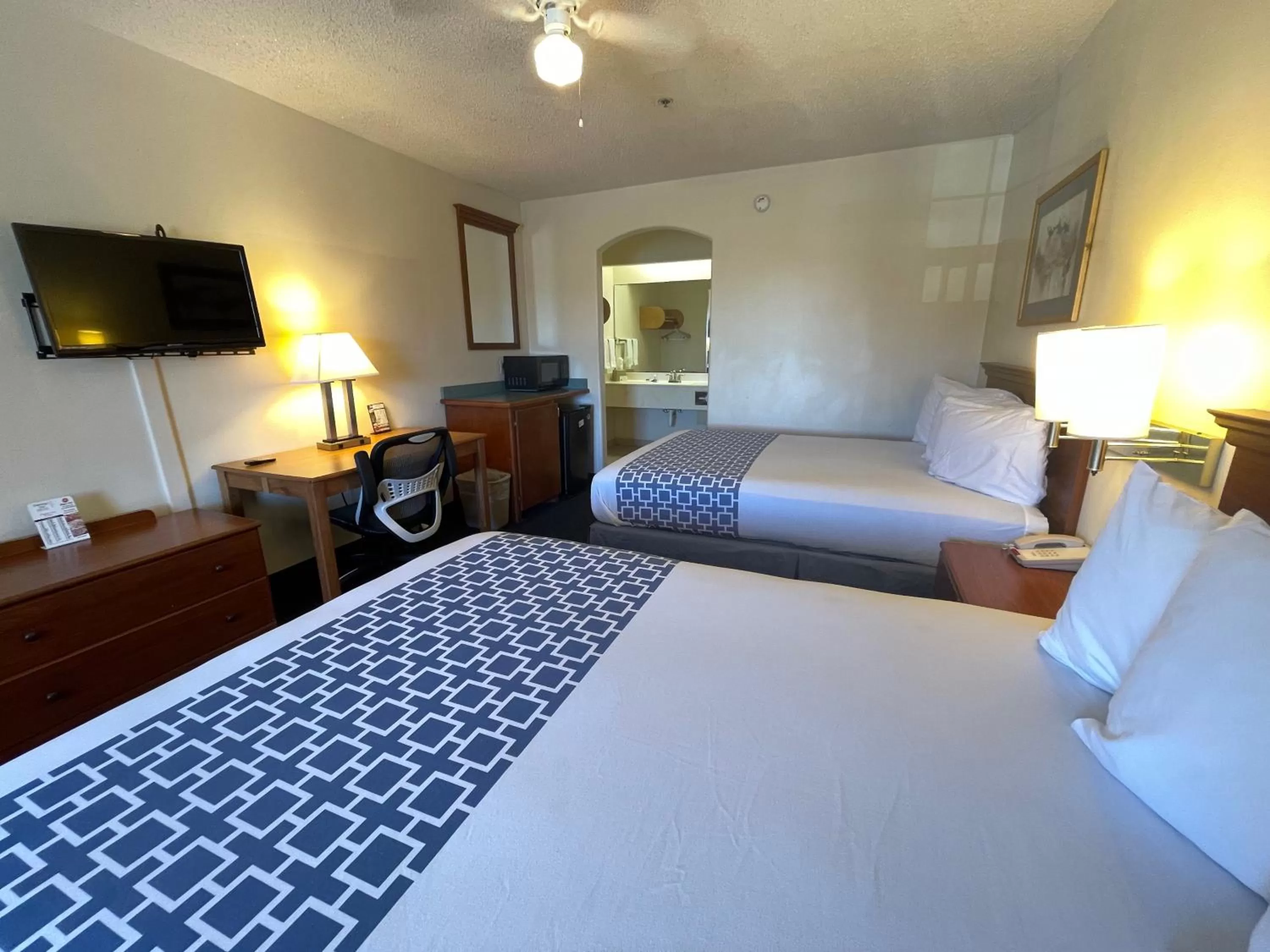 Photo of the whole room in Flamingo Inn