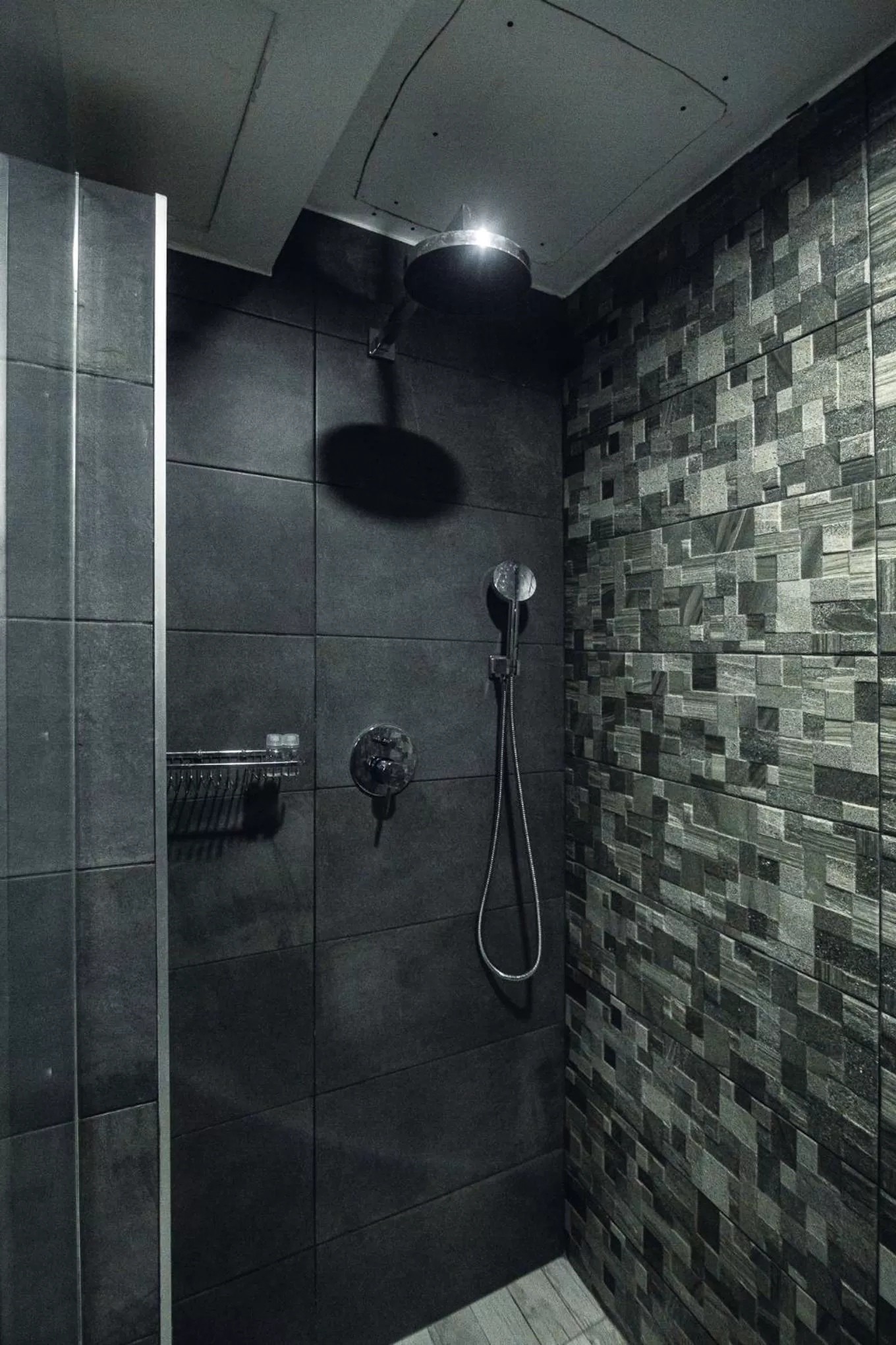 Bathroom in Noble House Hotel