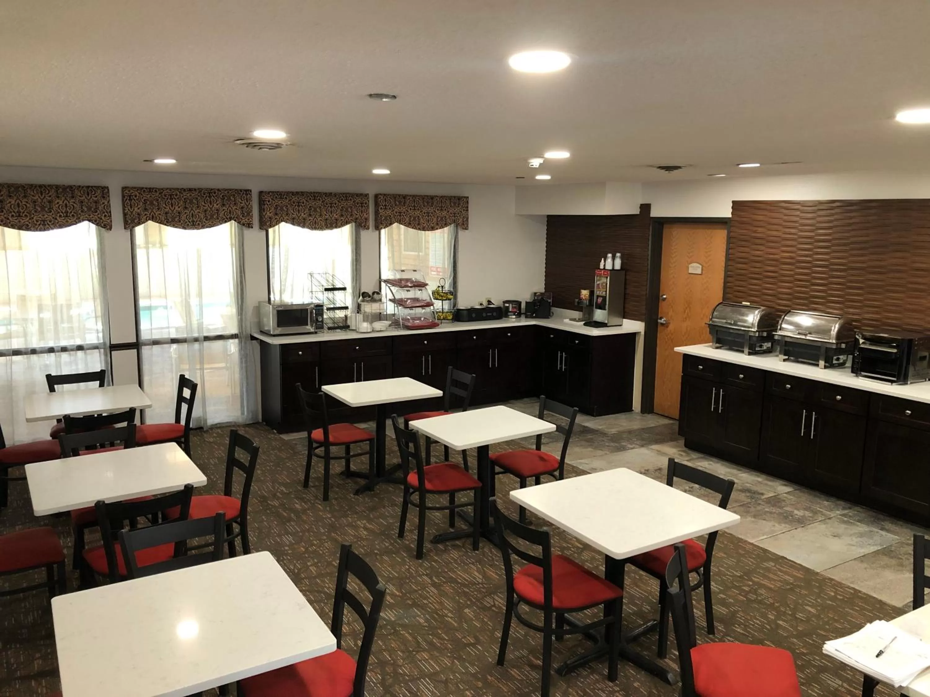 Breakfast, Restaurant/Places to Eat in Country Inn & Suites by Radisson, Auburn, IN