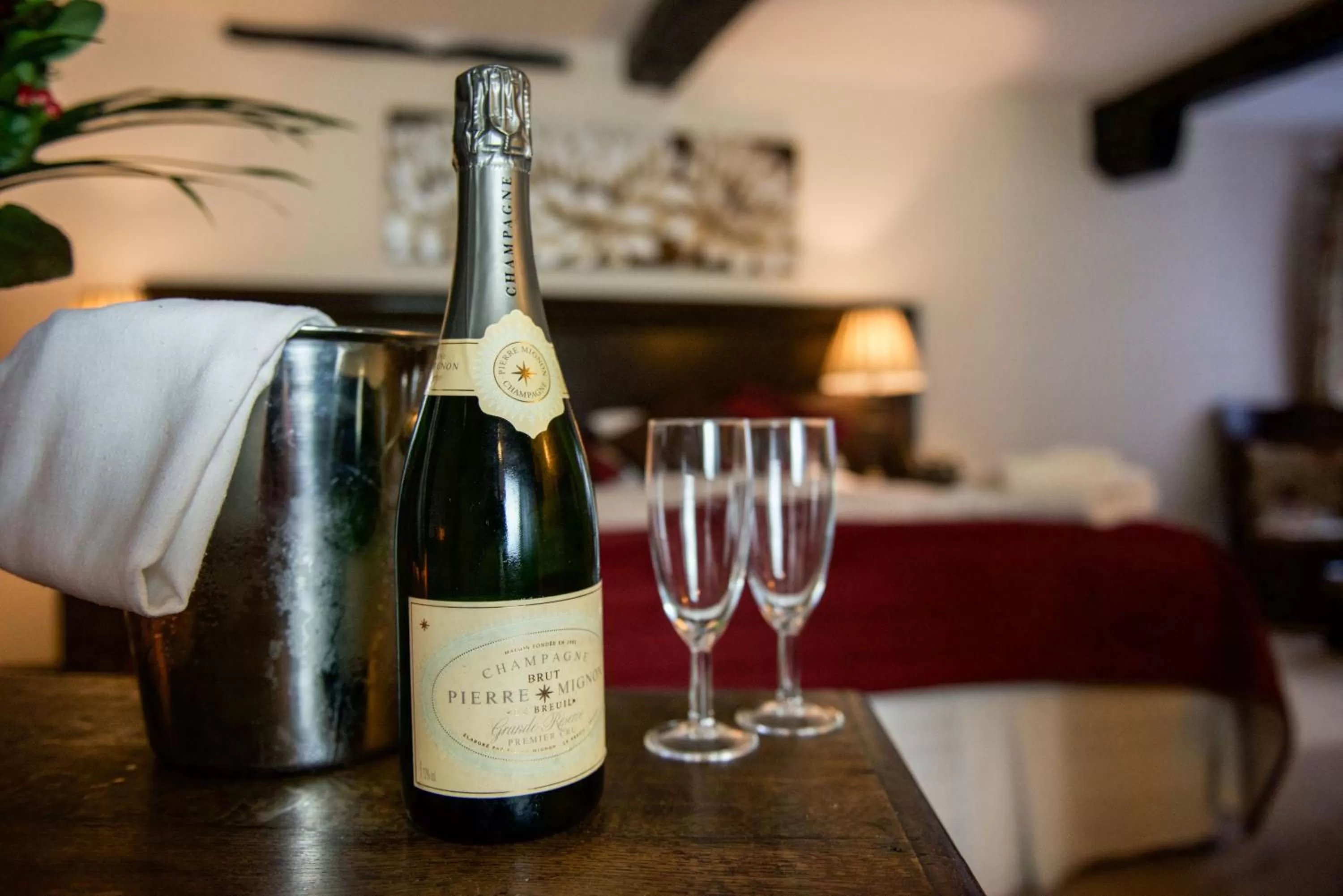 Bedroom in The Black Boy Inn