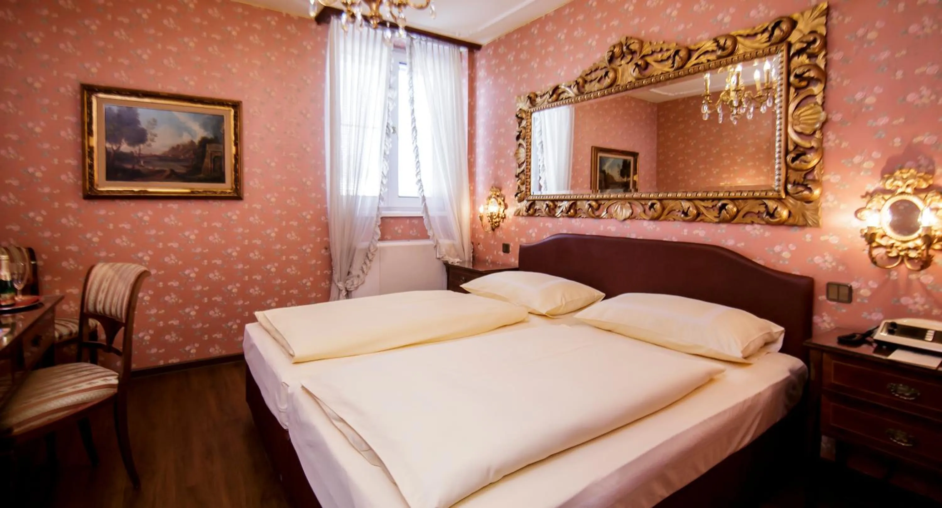 Photo of the whole room, Bed in Hotel Palais Porcia