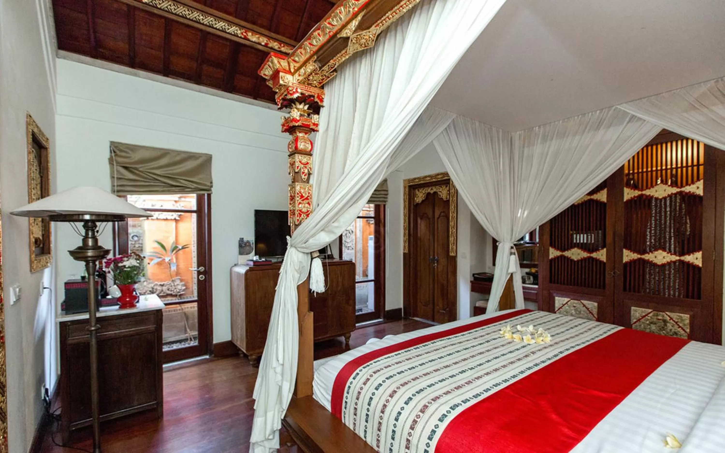 Bed in Dwaraka The Royal Villas