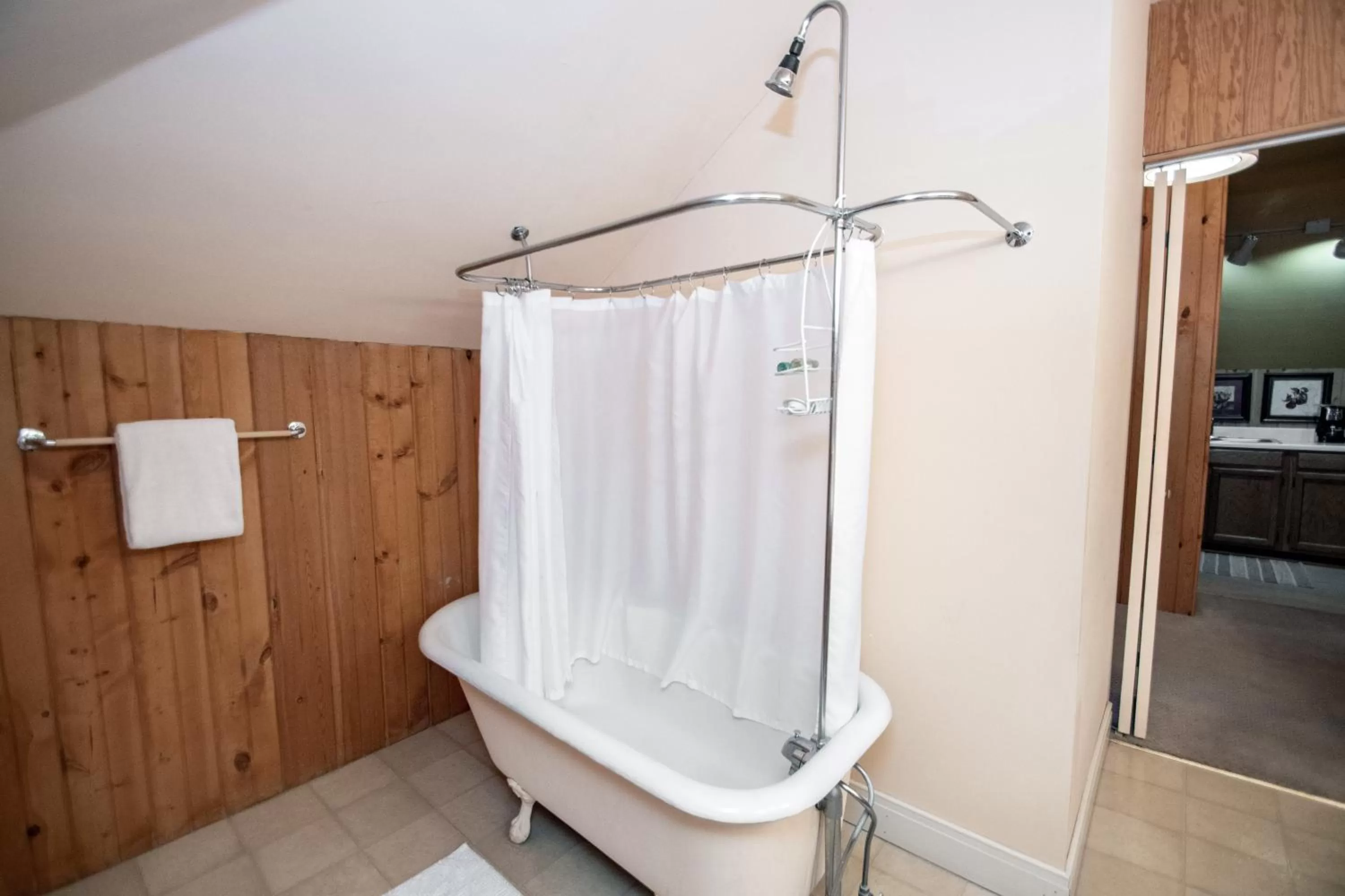 Bathroom in Looking Glass Inn