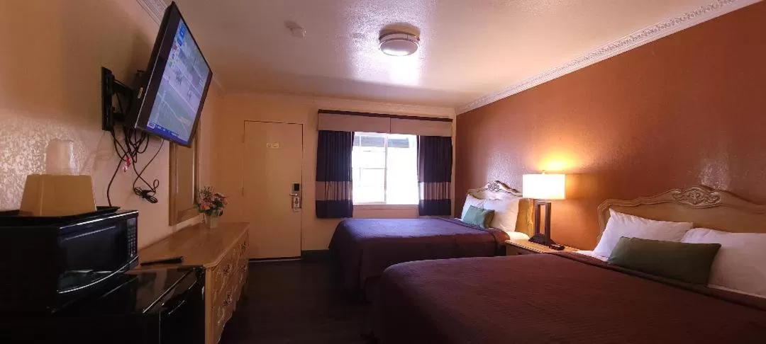 Photo of the whole room, Bed in Lakeview Inn