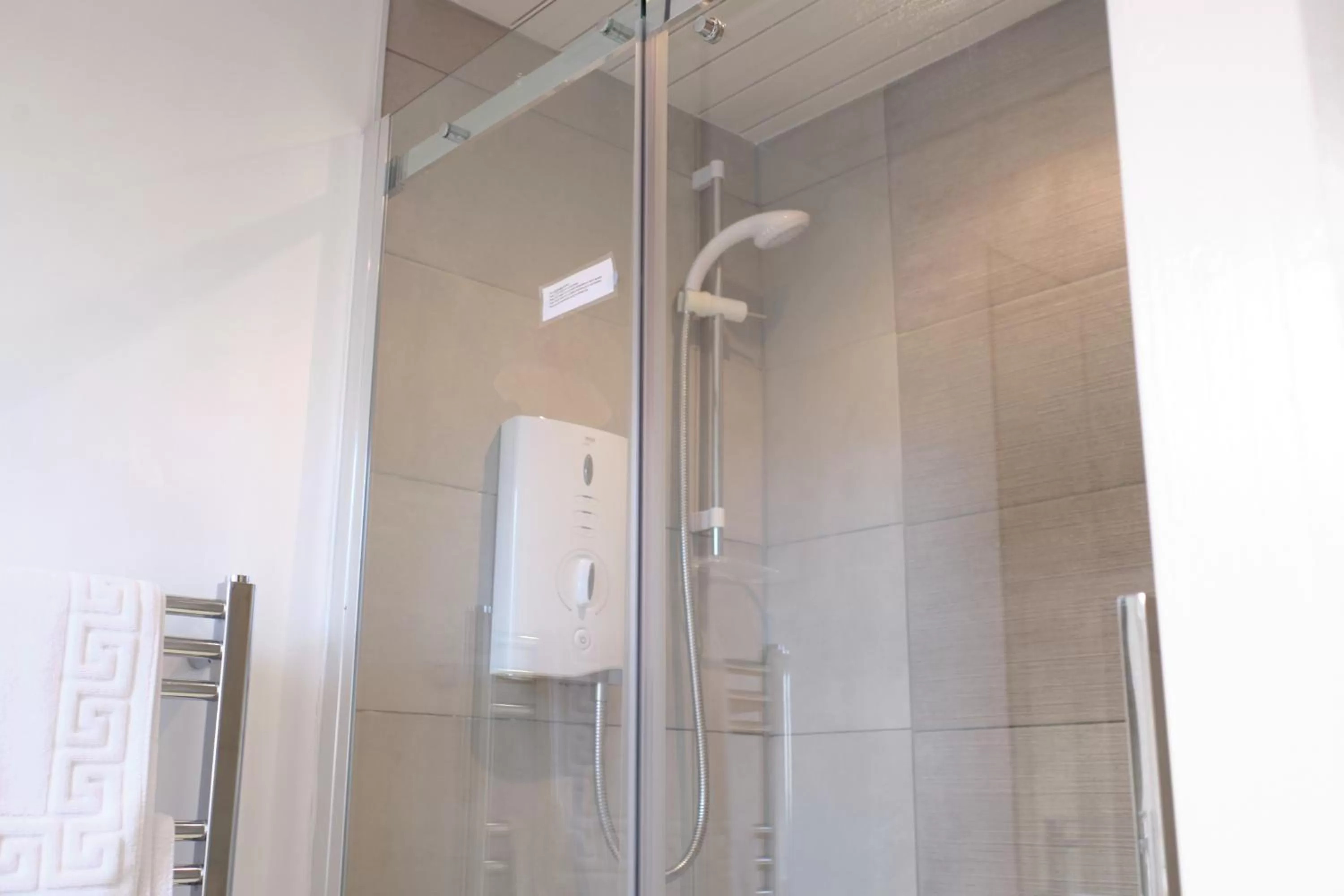 Bathroom in Ravenswood Guest House