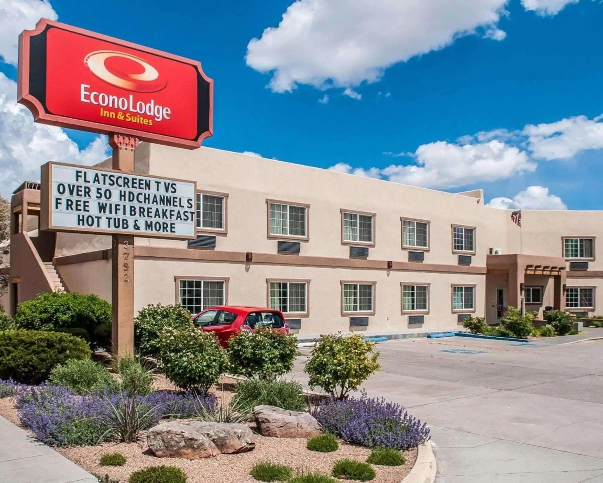 Property building in Econo Lodge Inn & Suites Santa Fe South