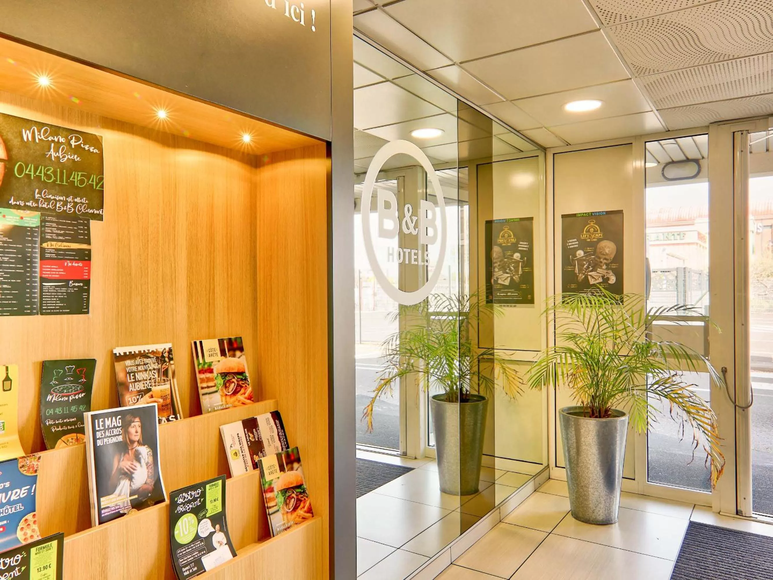 Lobby or reception in B&B HOTEL Clermont-Ferrand Sud Aubière