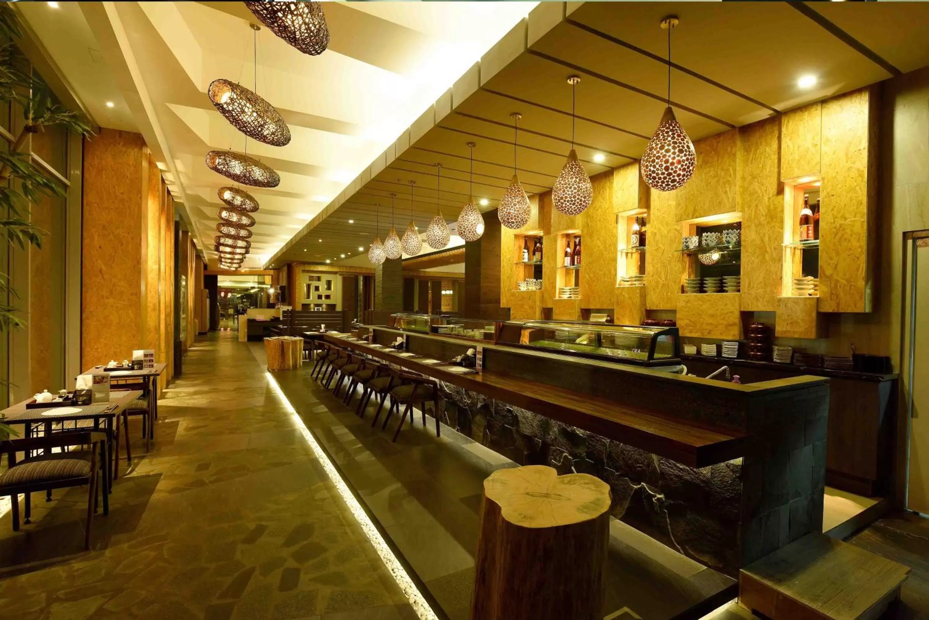 Restaurant/places to eat in Holiday Inn Cikarang Jababeka by IHG