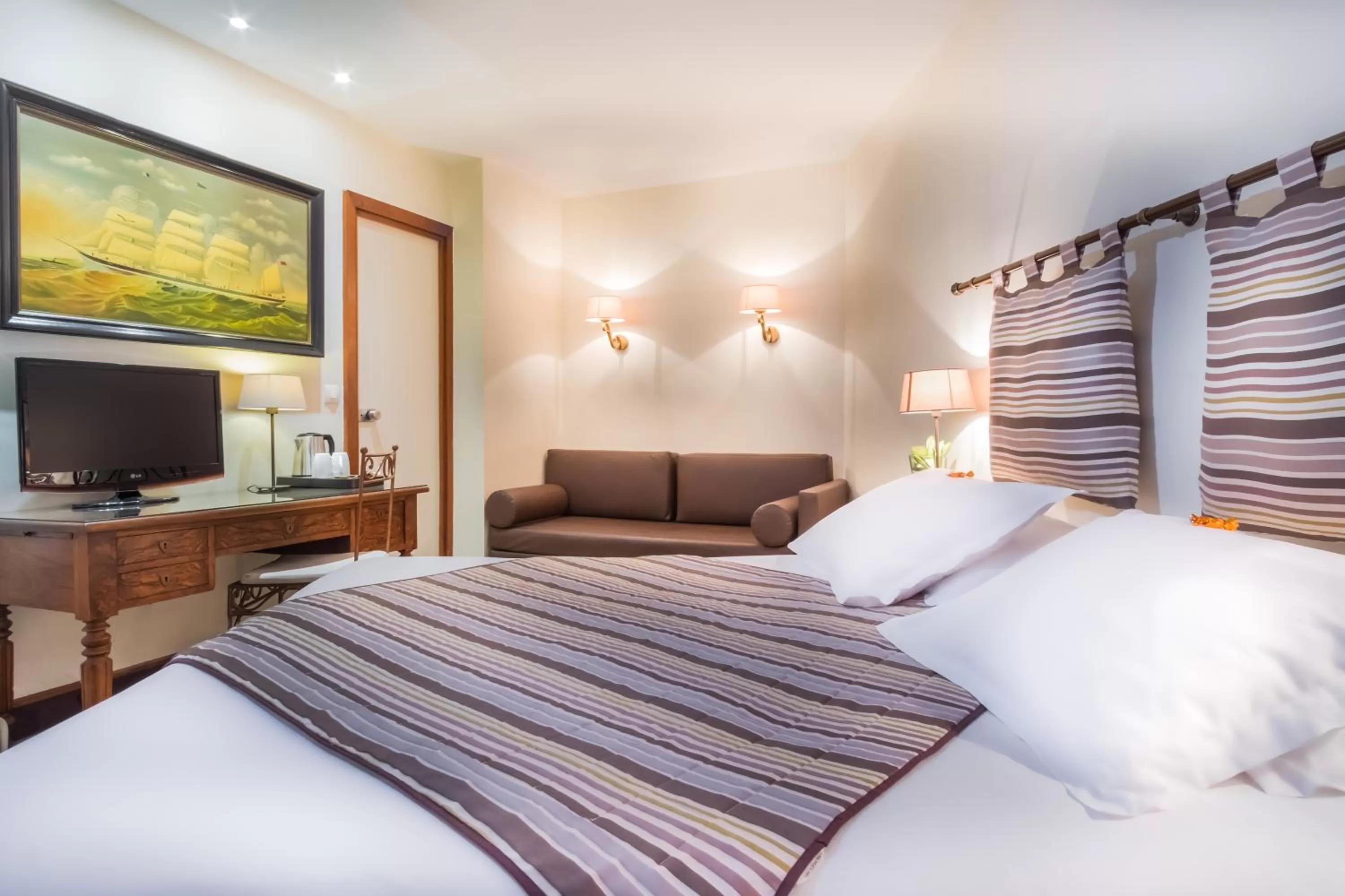 Bedroom, Bed in Waldorf Montparnasse