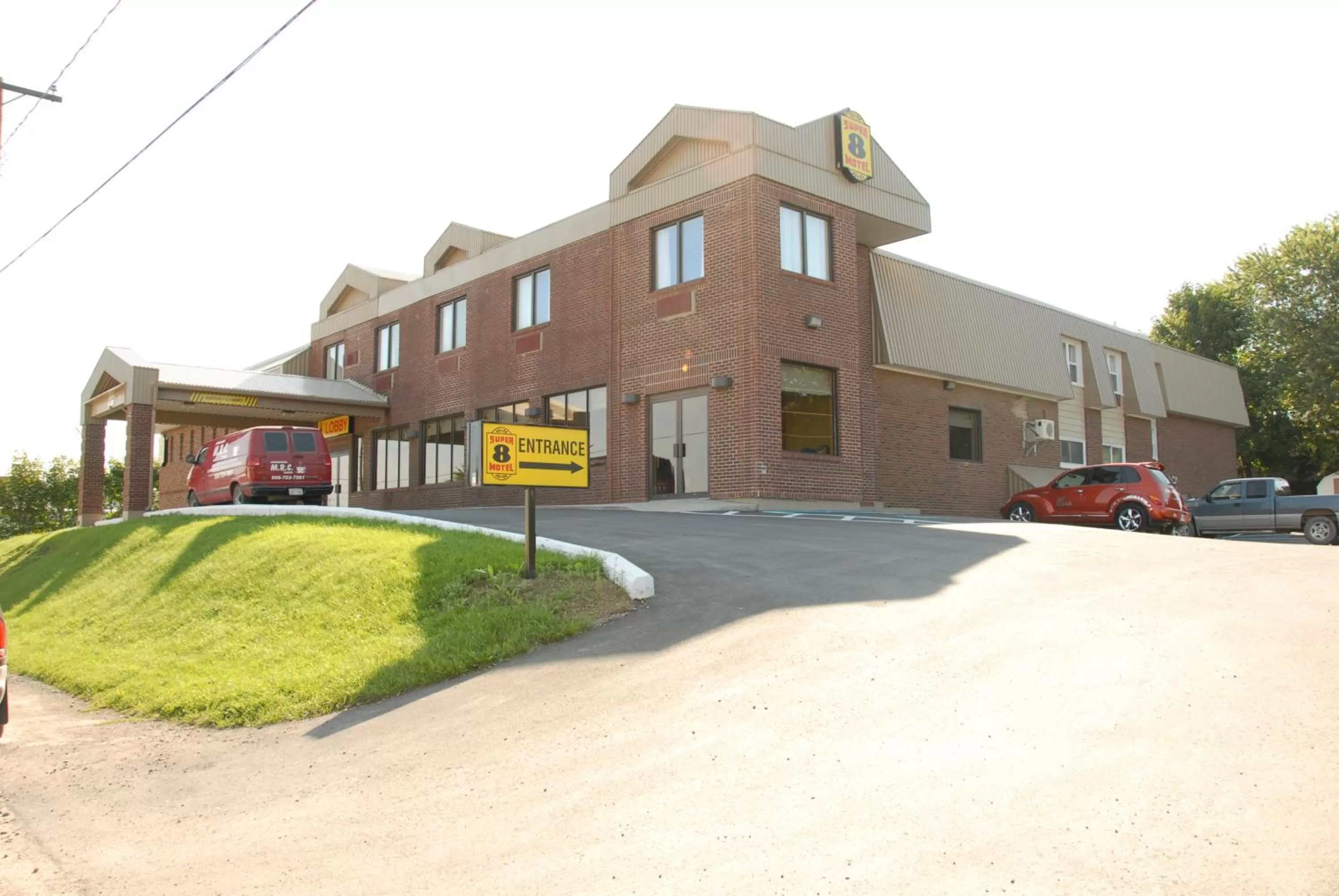 Facade/entrance in Super 8 by Wyndham Campbellton NB