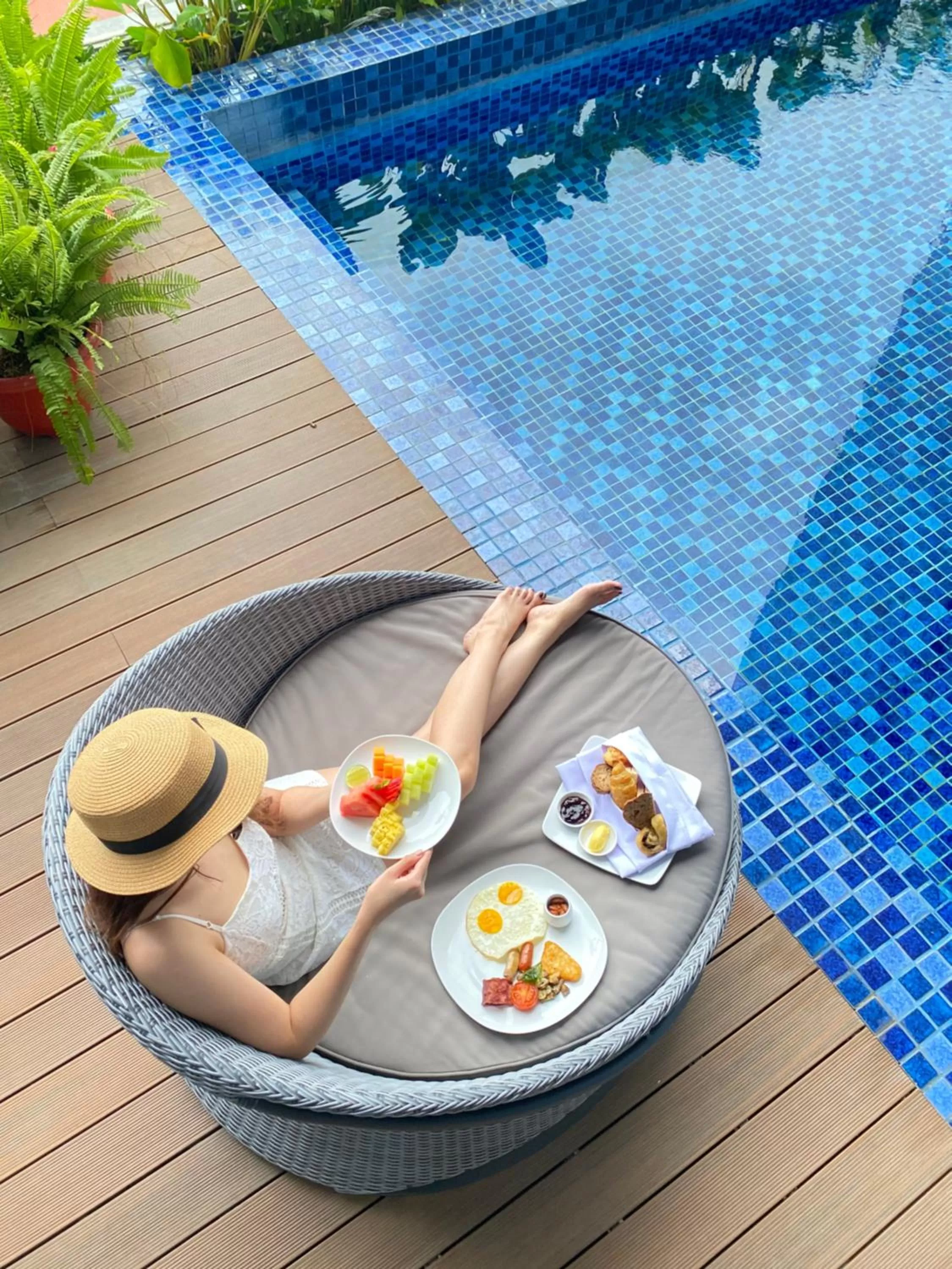 Swimming pool in Grand Swiss-Belhotel Darmo