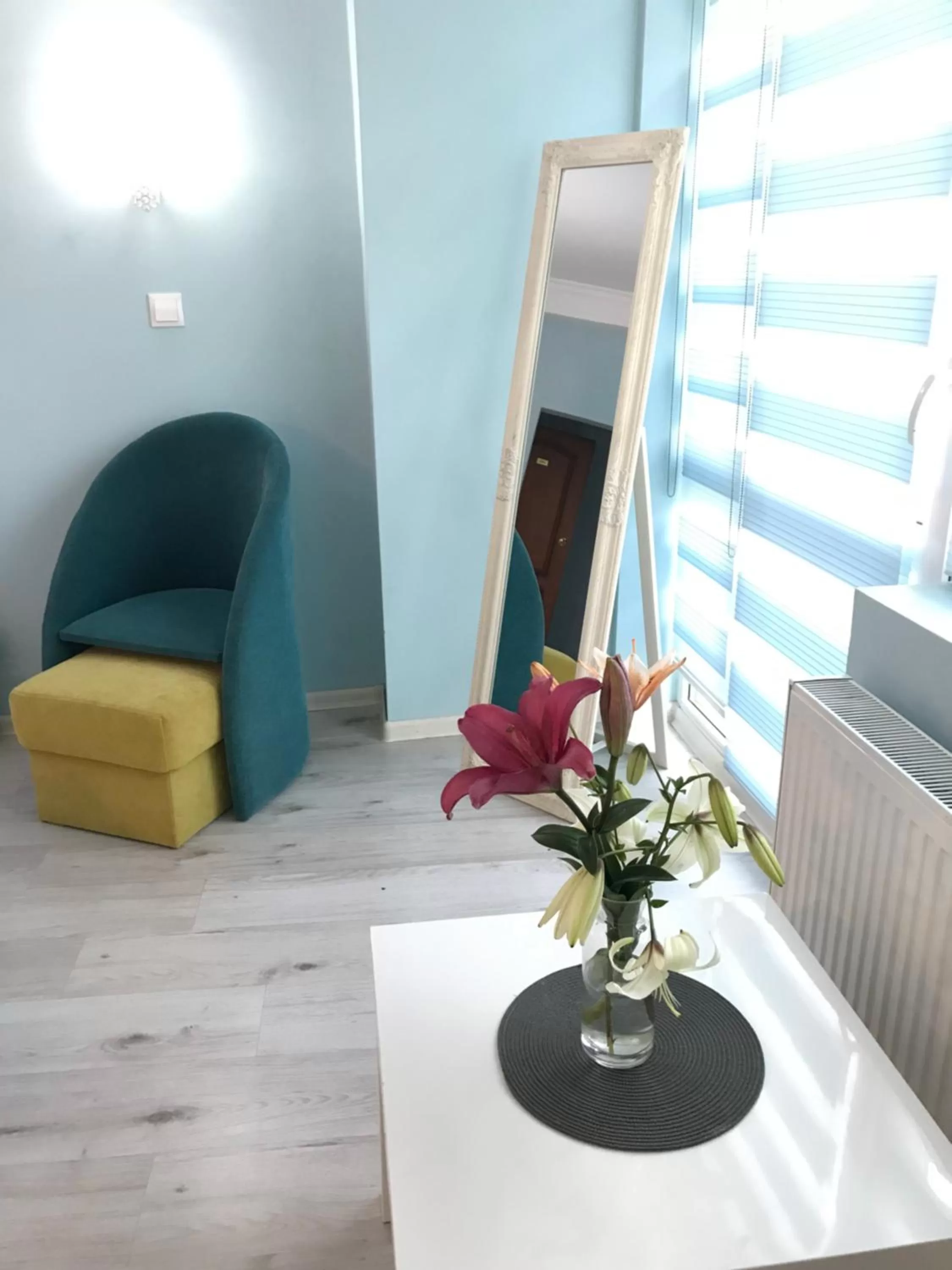 Seating area in White Rose Guest Rooms