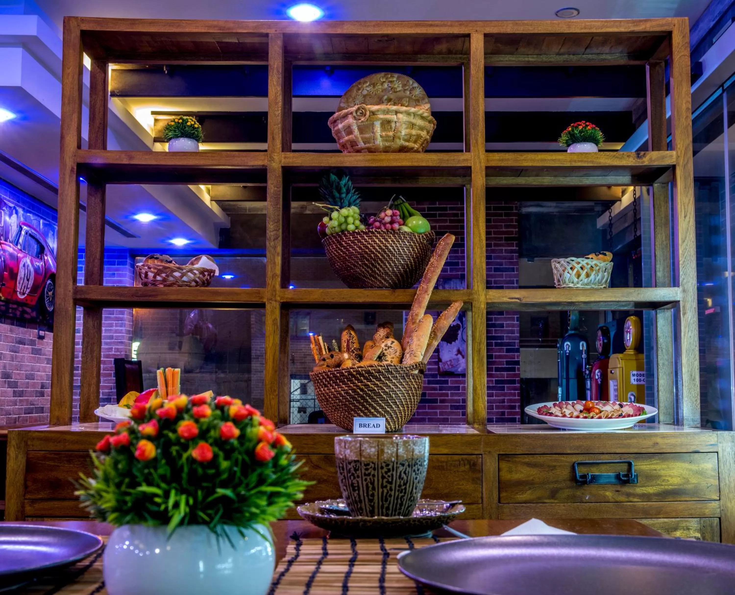 Restaurant/places to eat in Flowery Holiday Suites