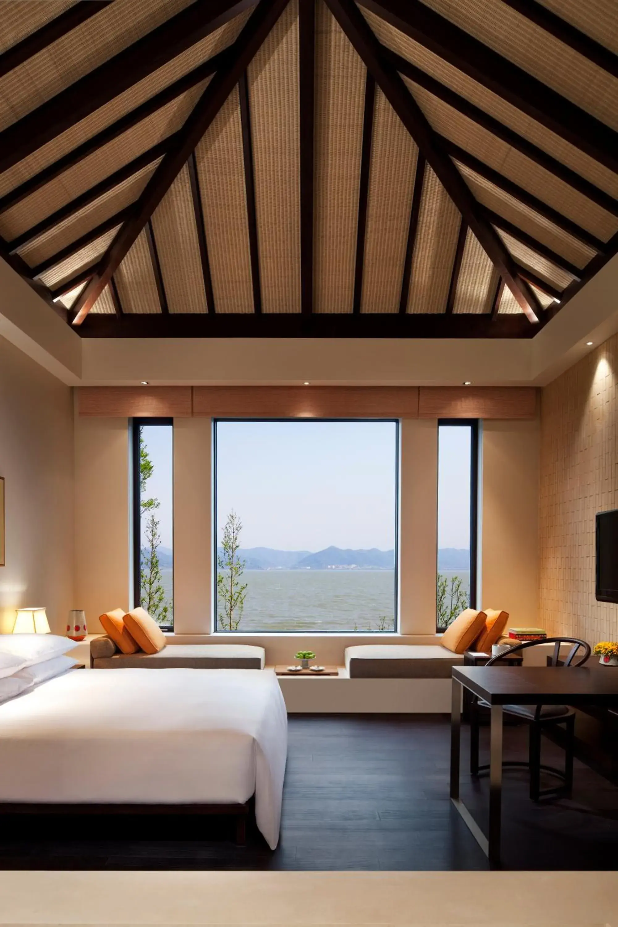 King Room with Lake View in Park Hyatt Ningbo Resort & Spa King Room with Lake View in Park Hyatt Ningbo Resort & Spa