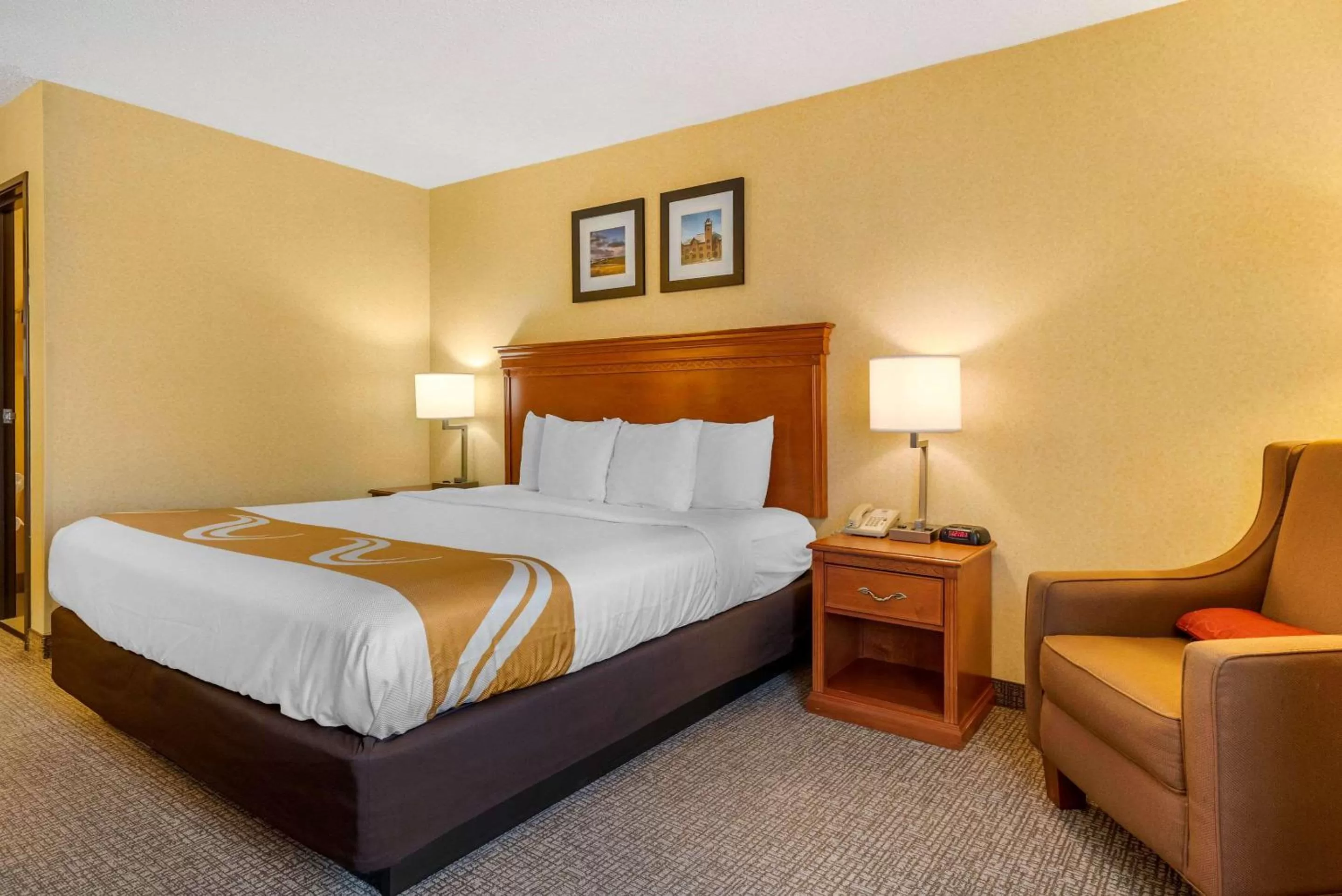 Photo of the whole room, Bed in Quality Inn Pueblo North