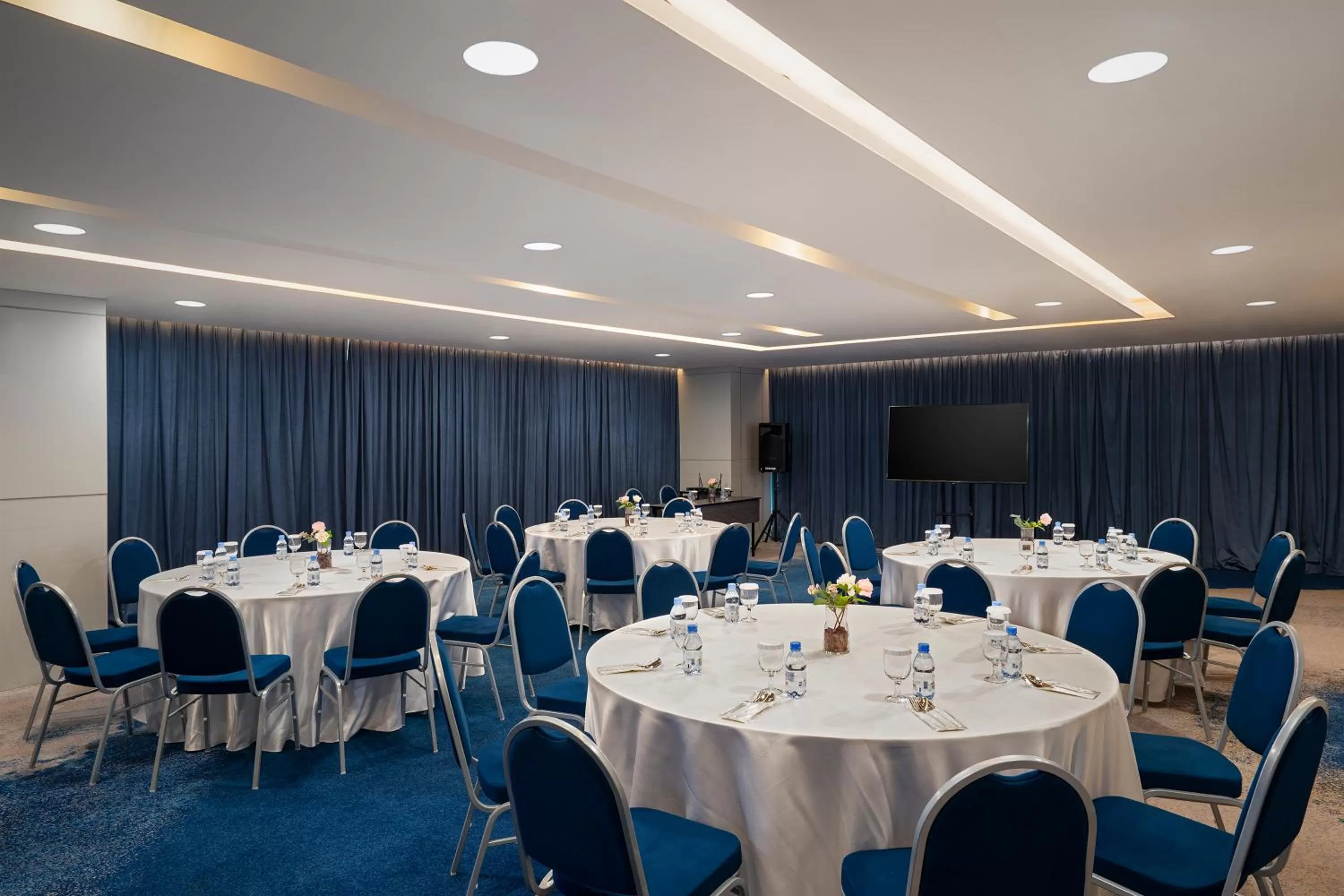 Meeting/conference room in Anara Airport Hotel